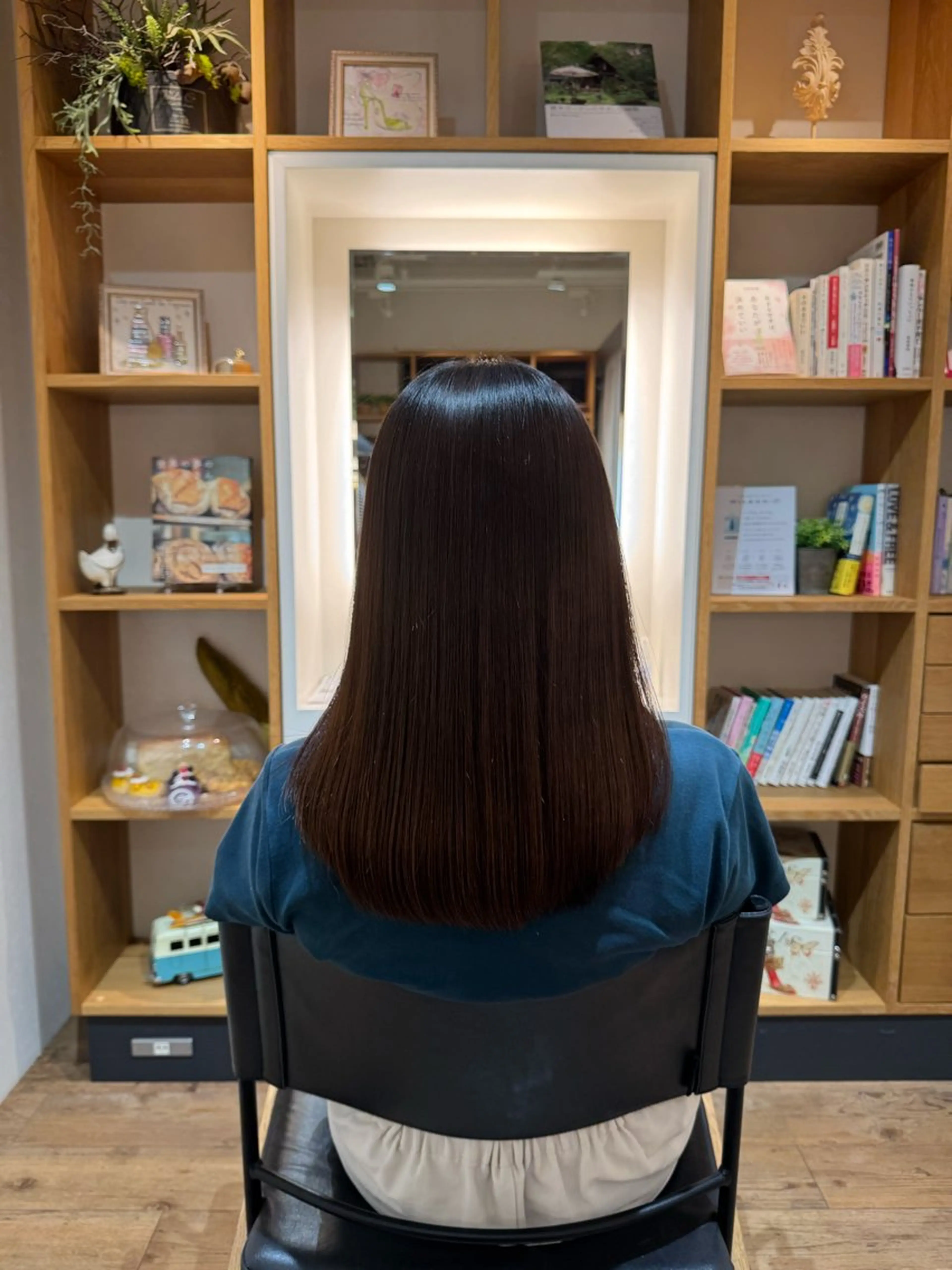 セミロング ヘアカラー トリートメント afloatkobe所属・美髪/髪質改善 川口凌弥のヘアスタイル