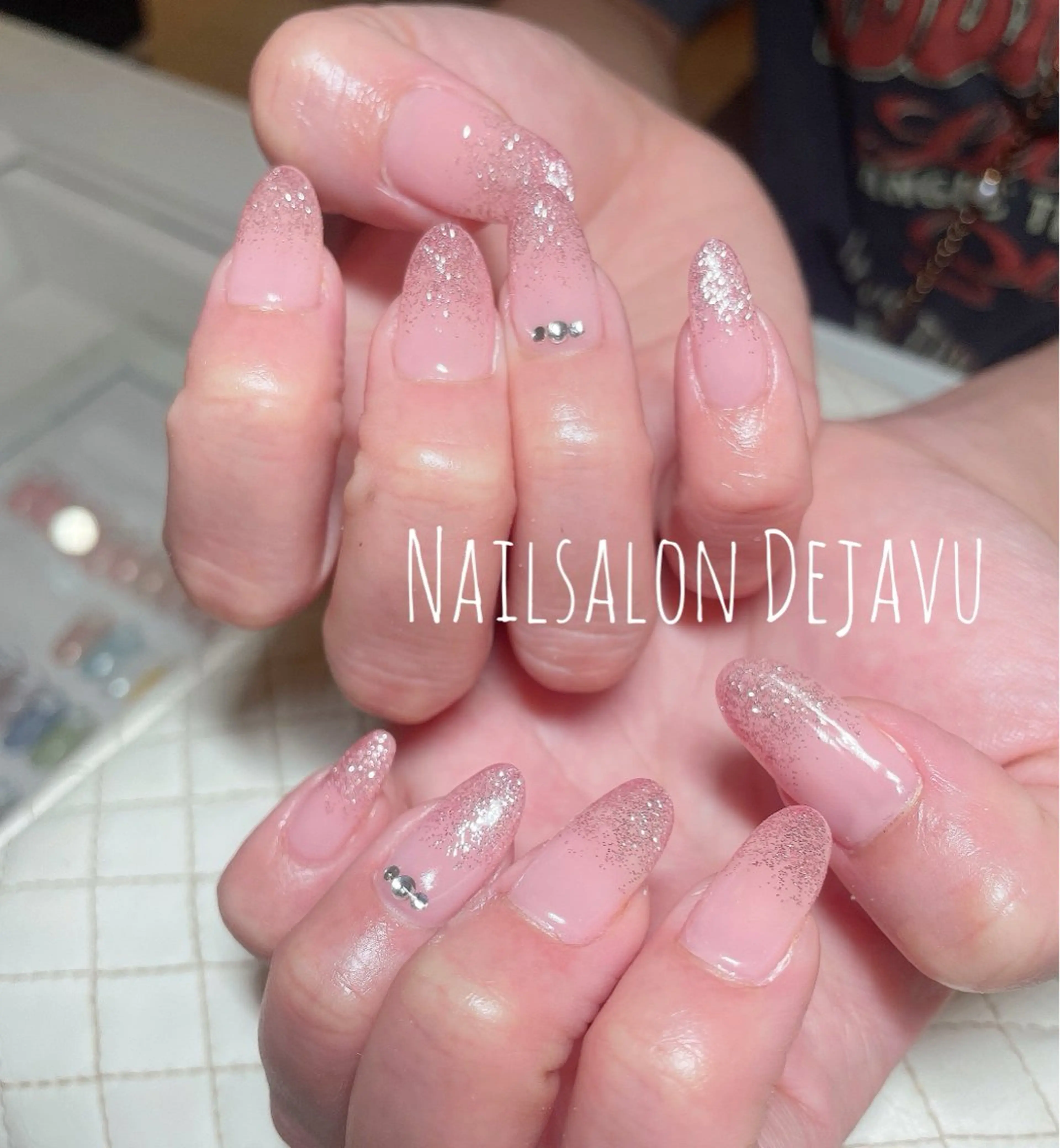 ネイル グラデーション ラメ(グリッター) ラメグラデーション Nail salon Dejavu 🌿のネイルデザイン