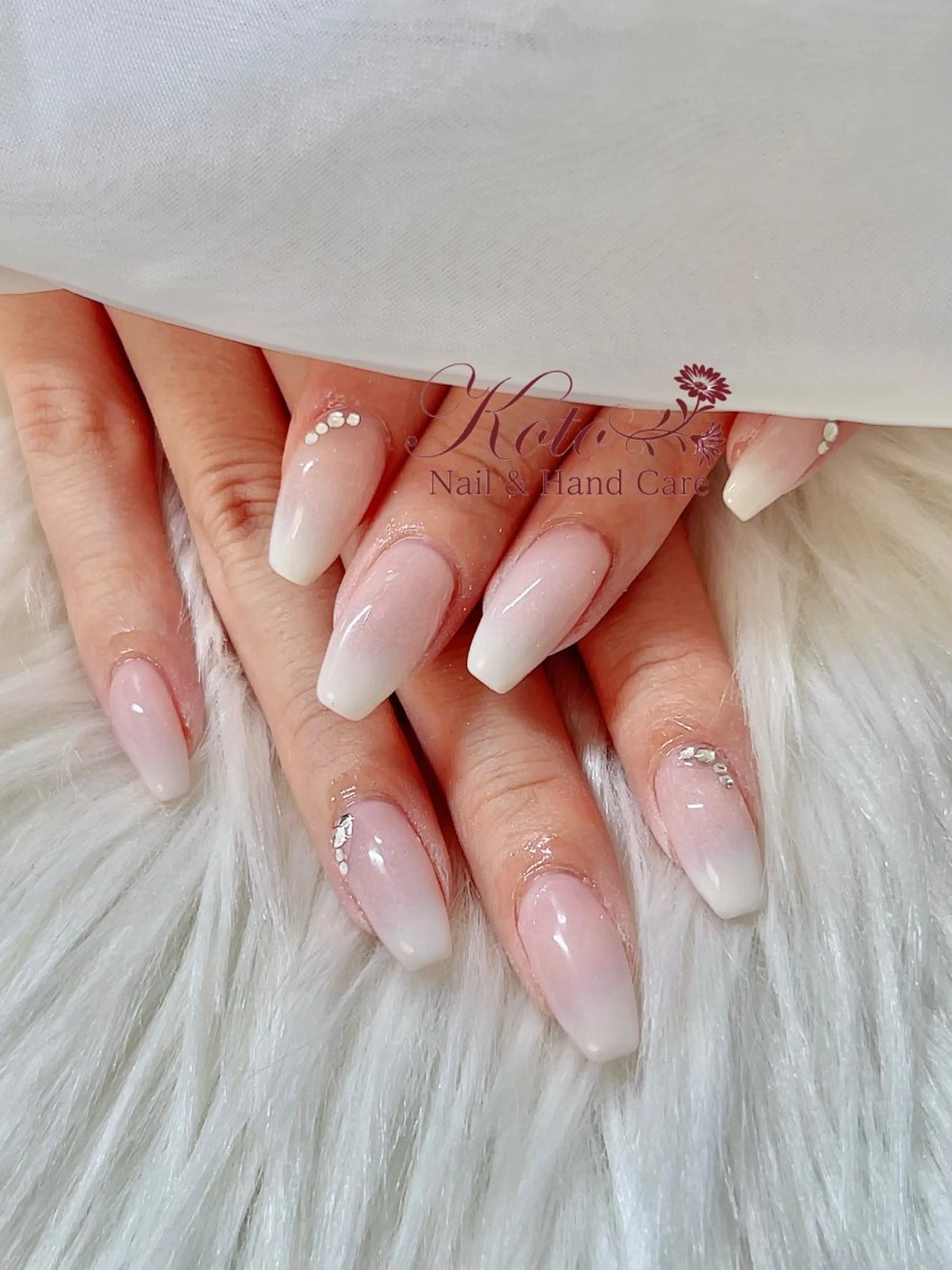 ネイル 長さ出し ジェルネイル 持ち込み ニュアンスネイル 赤色 ハンドネイル Nail Salon KOTOのネイルデザイン