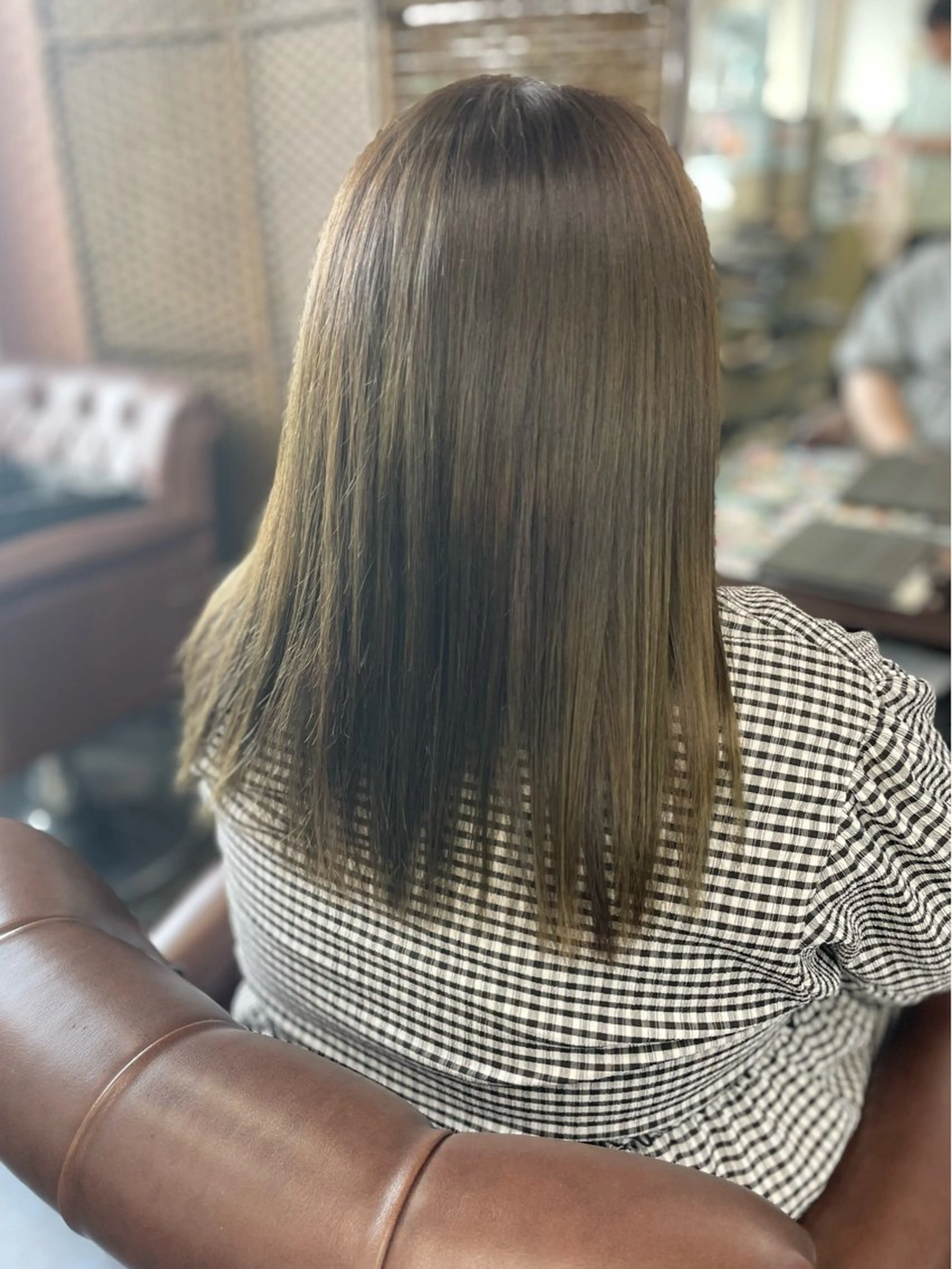 セミロング カラー グレージュ オリーブグレージュ オリーブグレー 沢田 瞳のヘアスタイル