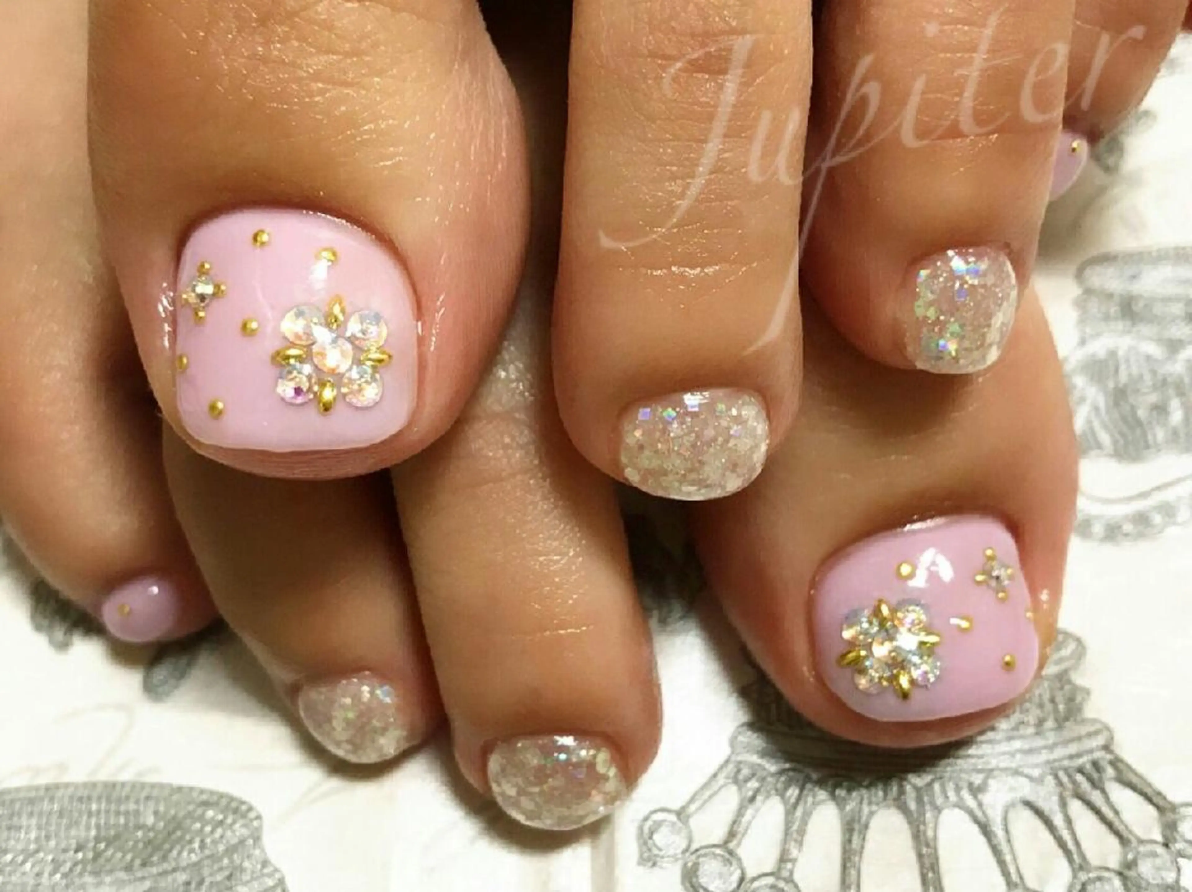 ネイル フットネイル ジェルネイル ホログラムネイル ピンク フットネイル PrivateSalon Jupiter所属・Jupiter .のネイルデザイン