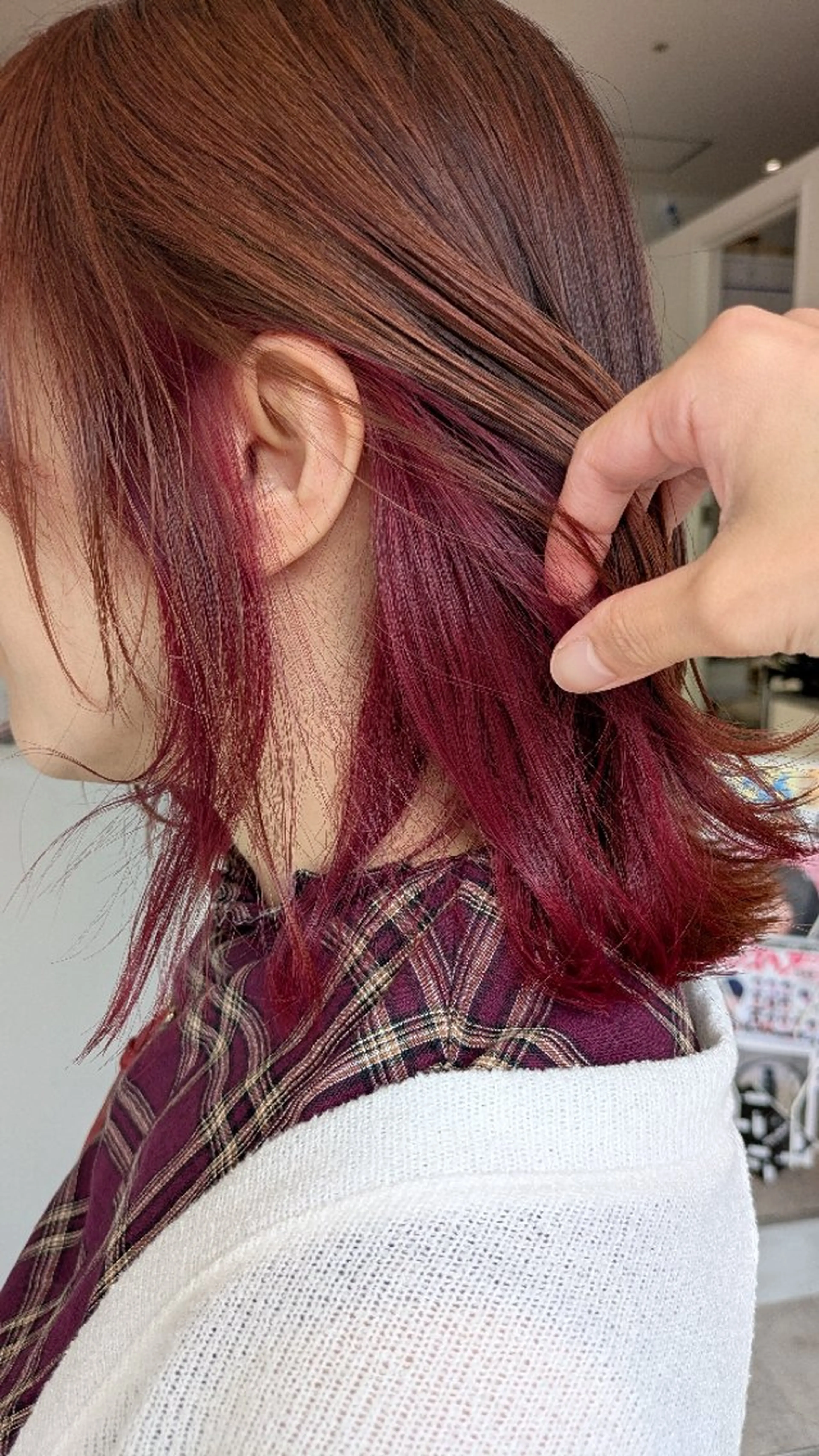 ミディアム パープルカラー カット ヘアカラー トリートメント 成瀬 サエのヘアスタイル