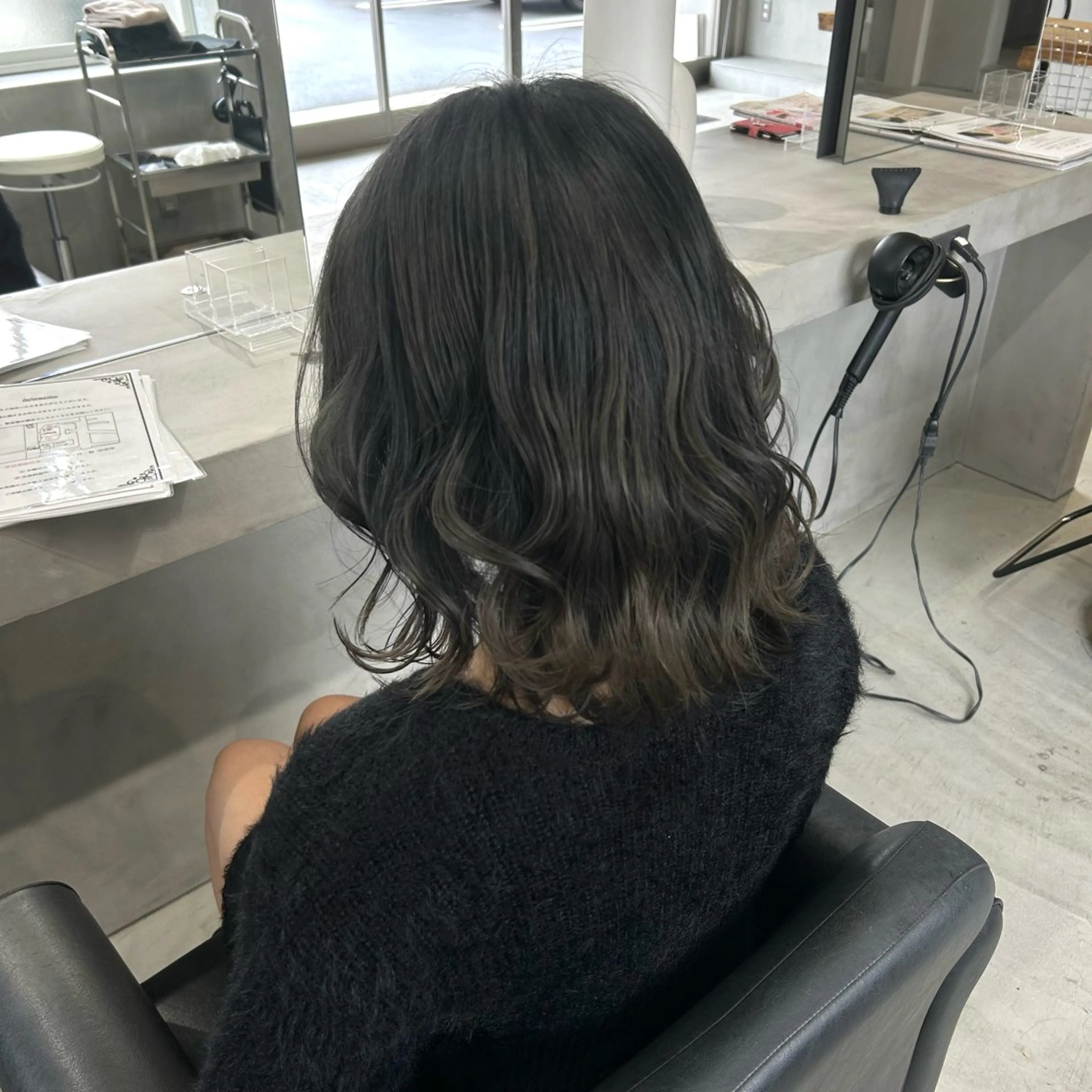 ミディアム ヘアカラー トリートメント Something MOMOKAのヘアスタイル