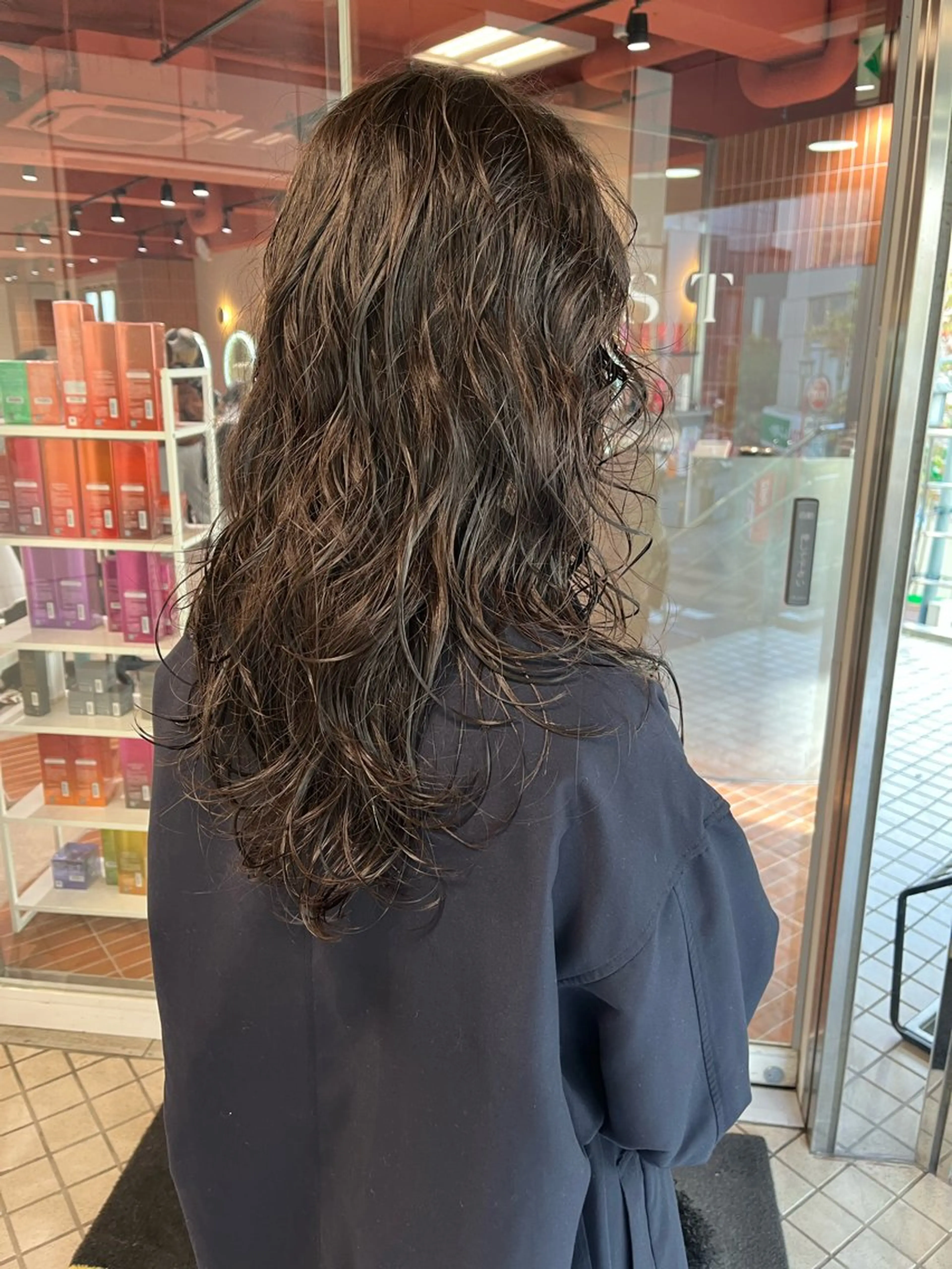 ロング パーマ レイヤーカット カット パーマ カットパーマ 🌀あさみのヘアスタイル