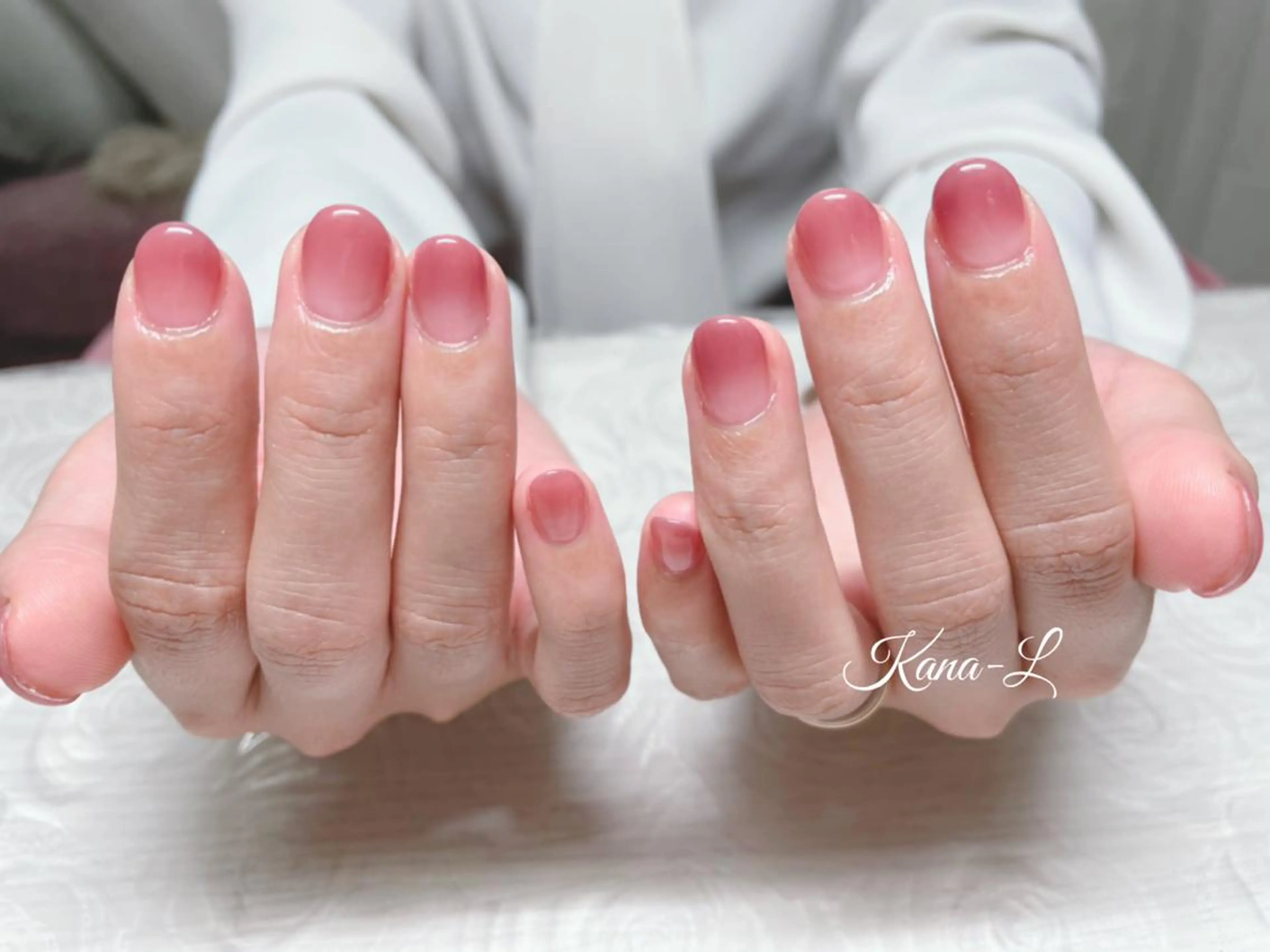 カラー ネイル グラデーションカラー グラデーション 芦辺 香奈のネイルデザイン