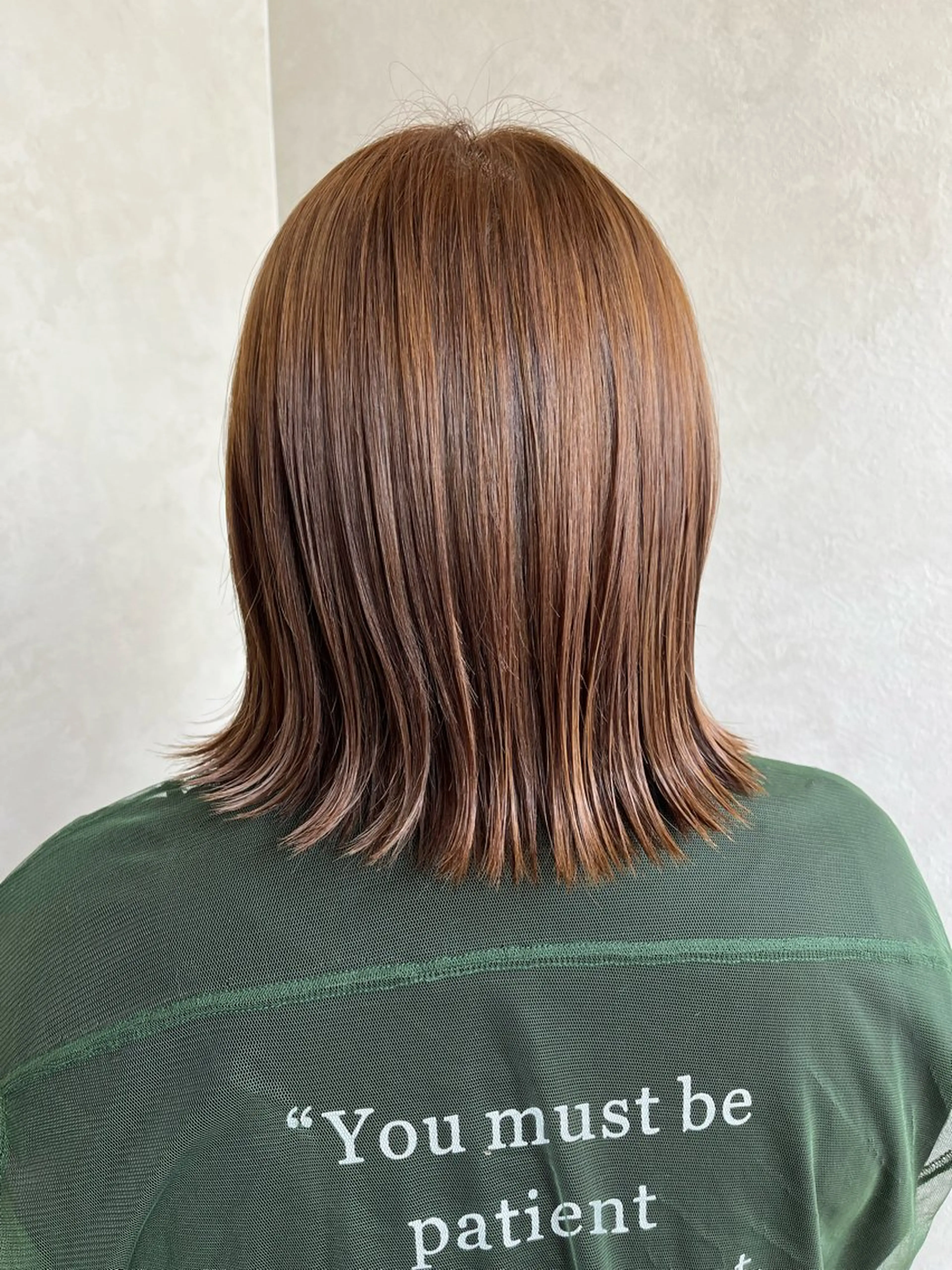 ミディアム アッシュ newi大分/ 磯部栞里／艶感カラーのヘアスタイル