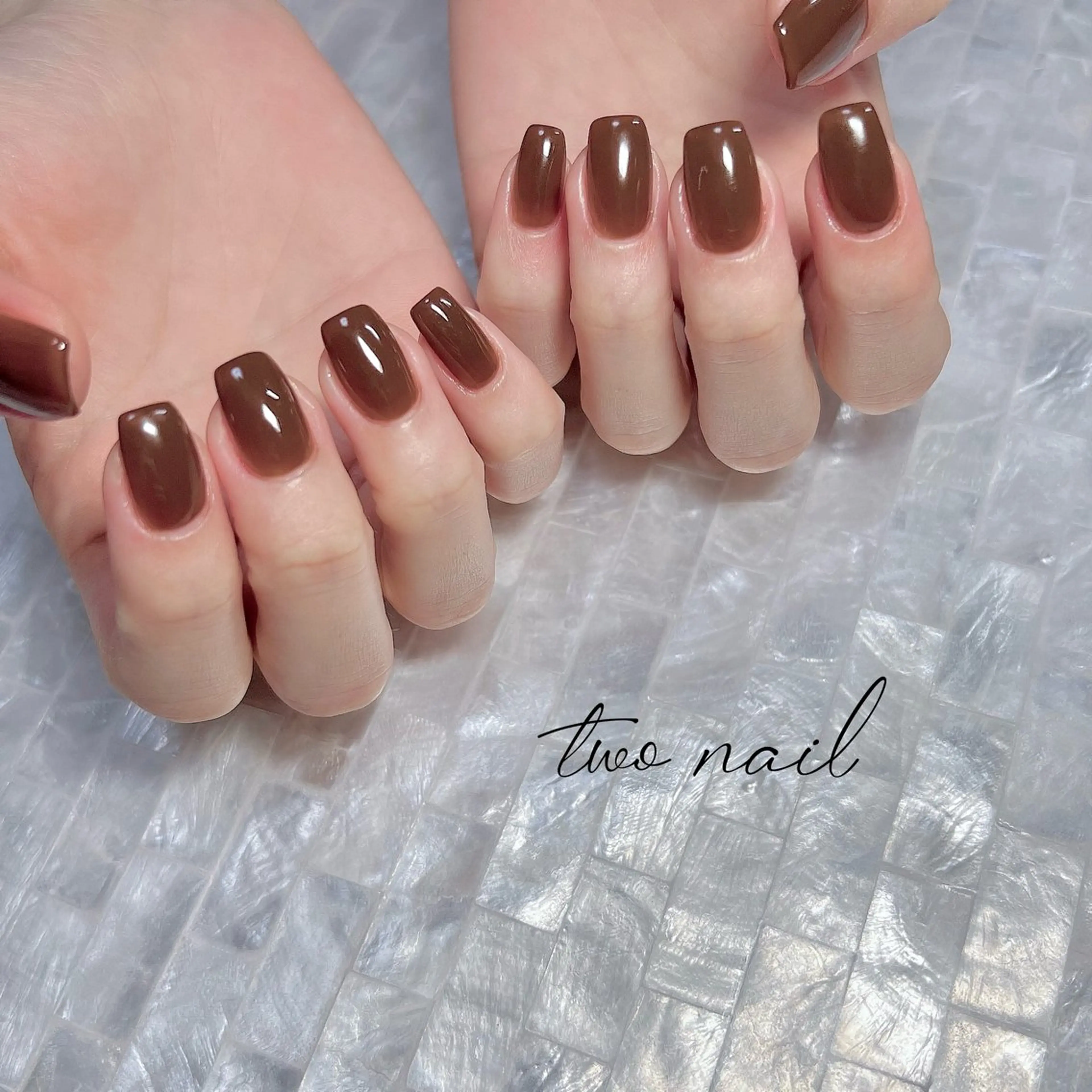 ネイル ブラウン ネイルチップ ホワイト ハンドネイル two nailのネイルデザイン