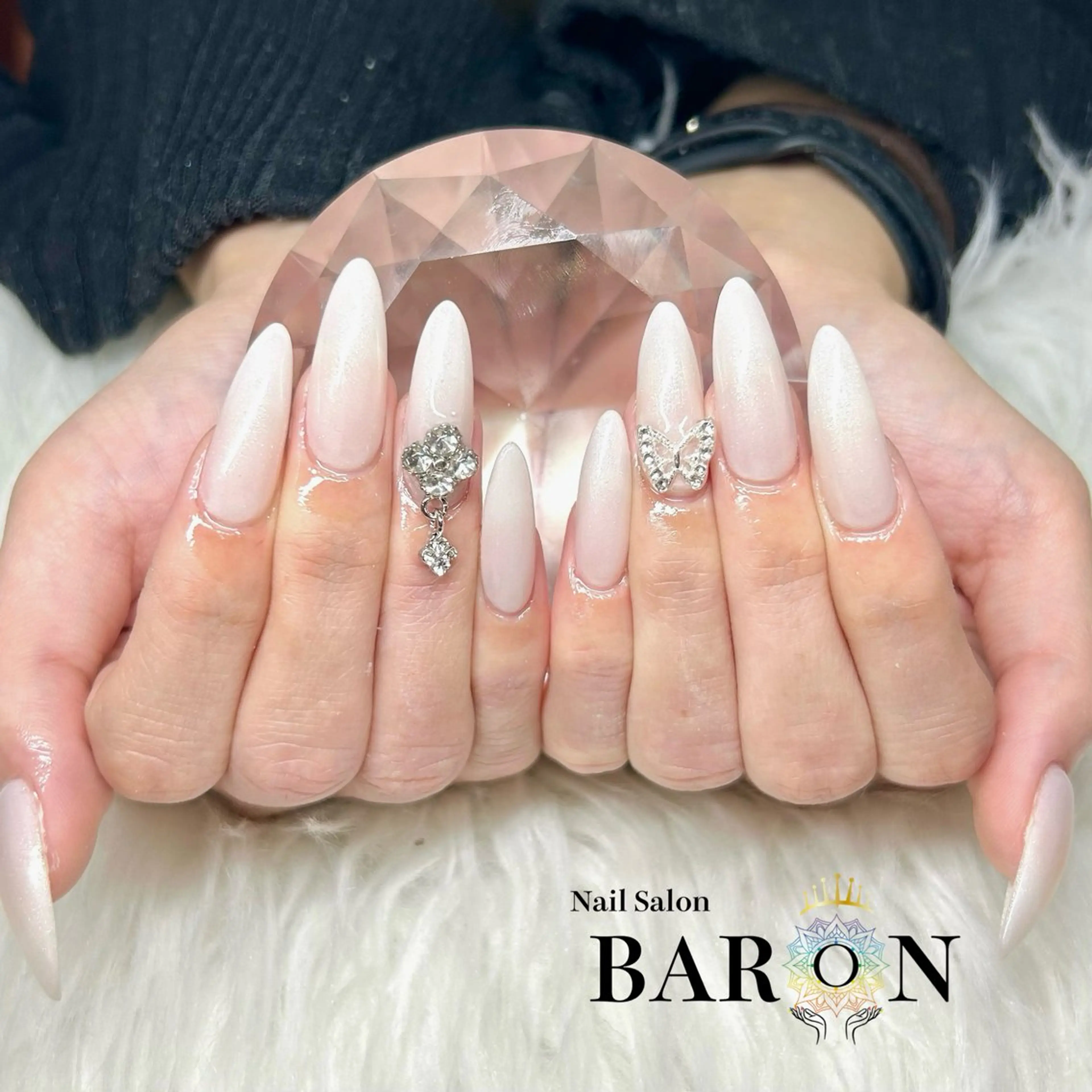 ネイル ホワイト ♛︎BARON♛︎ SUMIRE.のネイルデザイン
