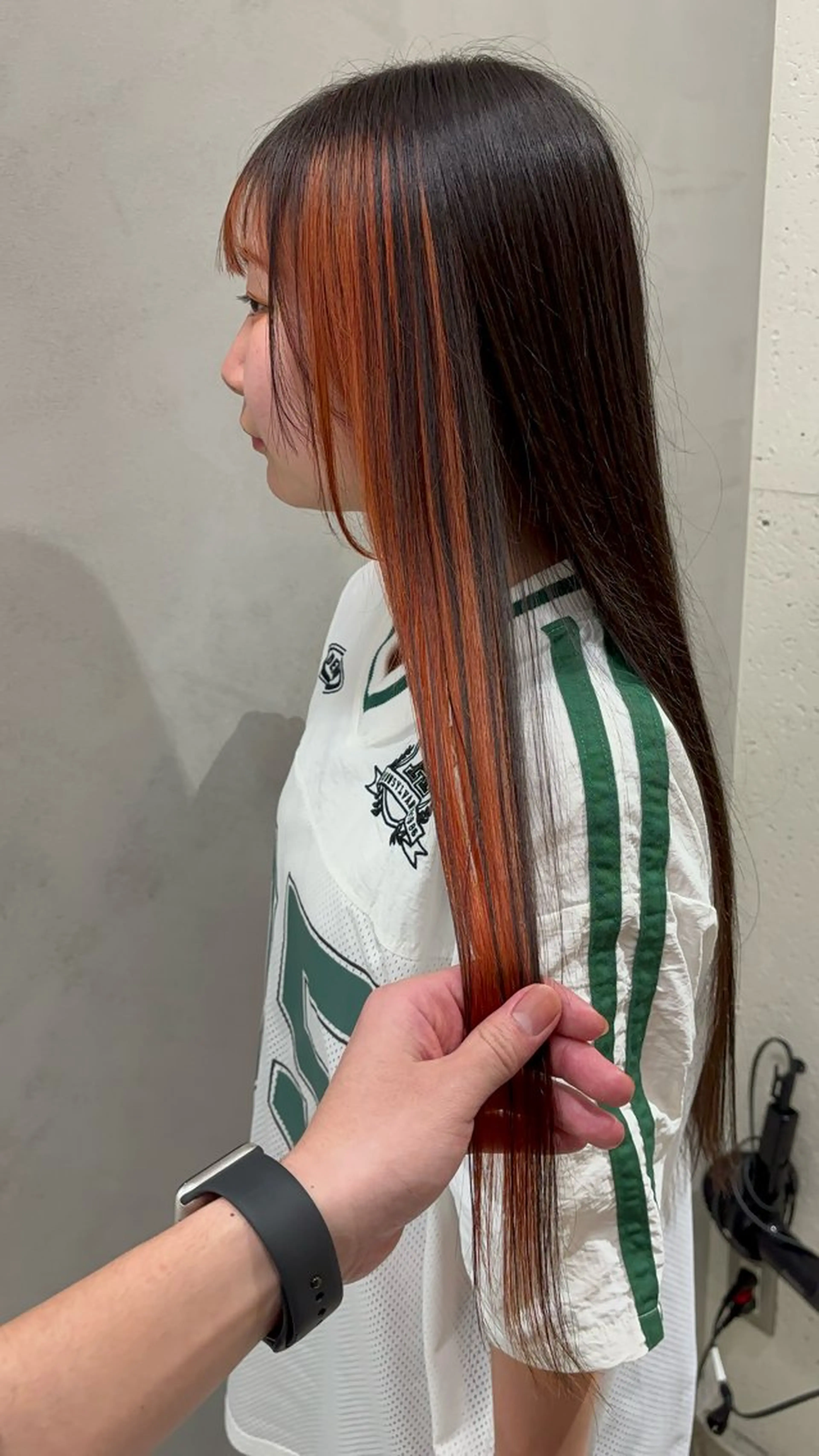 ロング カラー デザインカラー オレンジ オカベ ショウマのヘアスタイル