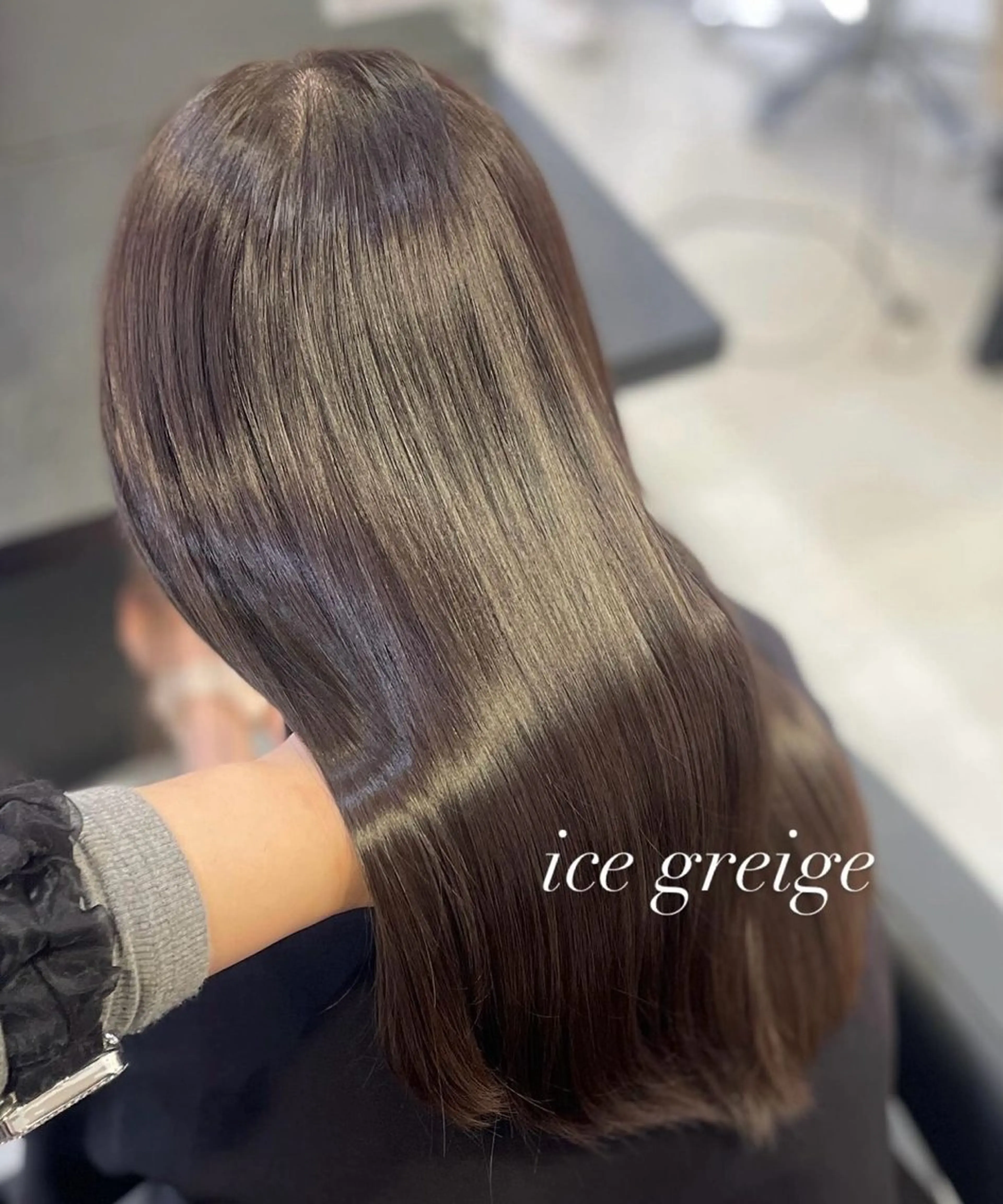 ミディアム カラー ブリーチ 透明感カラー ダブルカラー グレージュ ブリーチなしカラー ヘアカラー トリートメント navi/レイヤー ハッシュカット/愛華のヘアスタイル