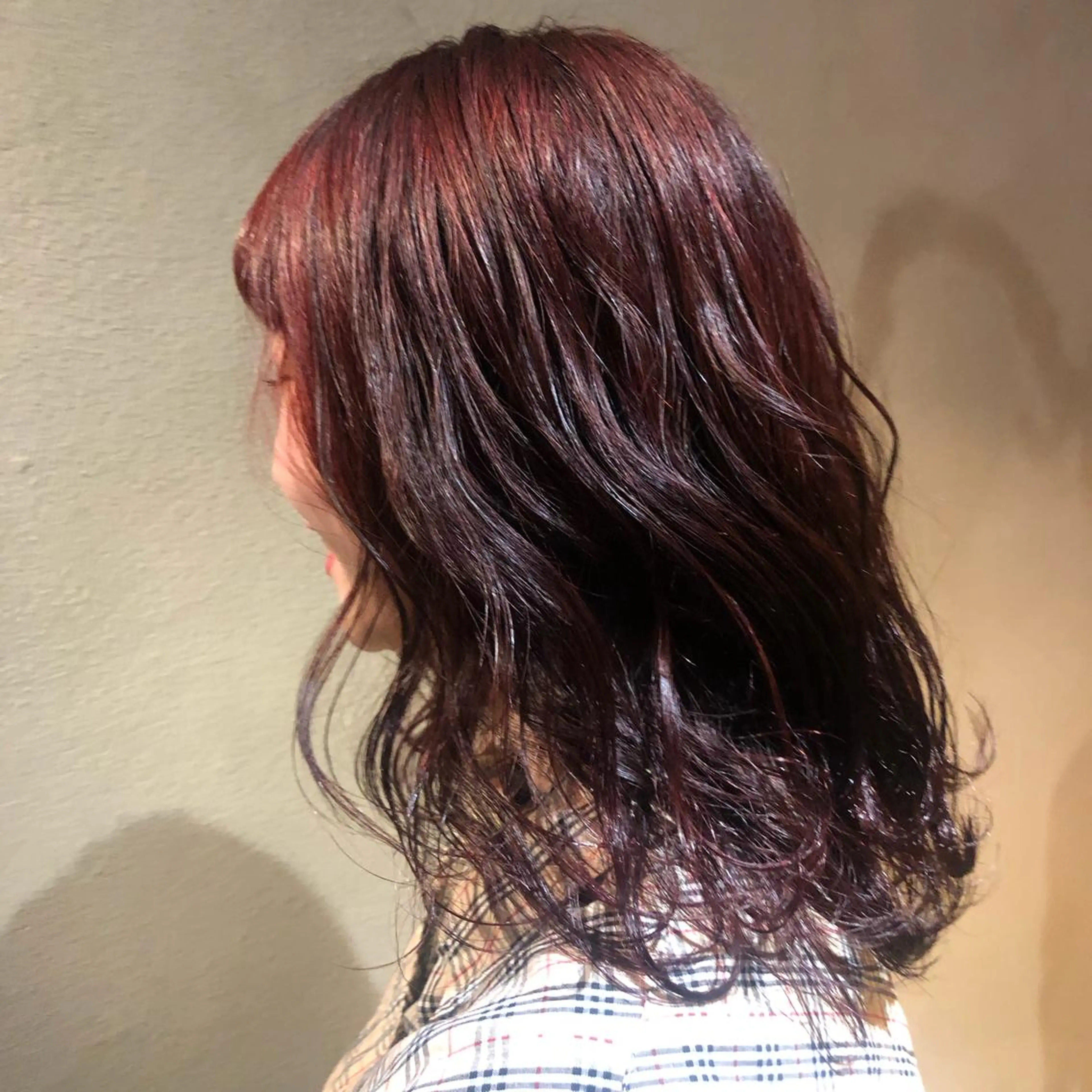 ミディアム カラー レッドカラー 古屋 花織のヘアスタイル