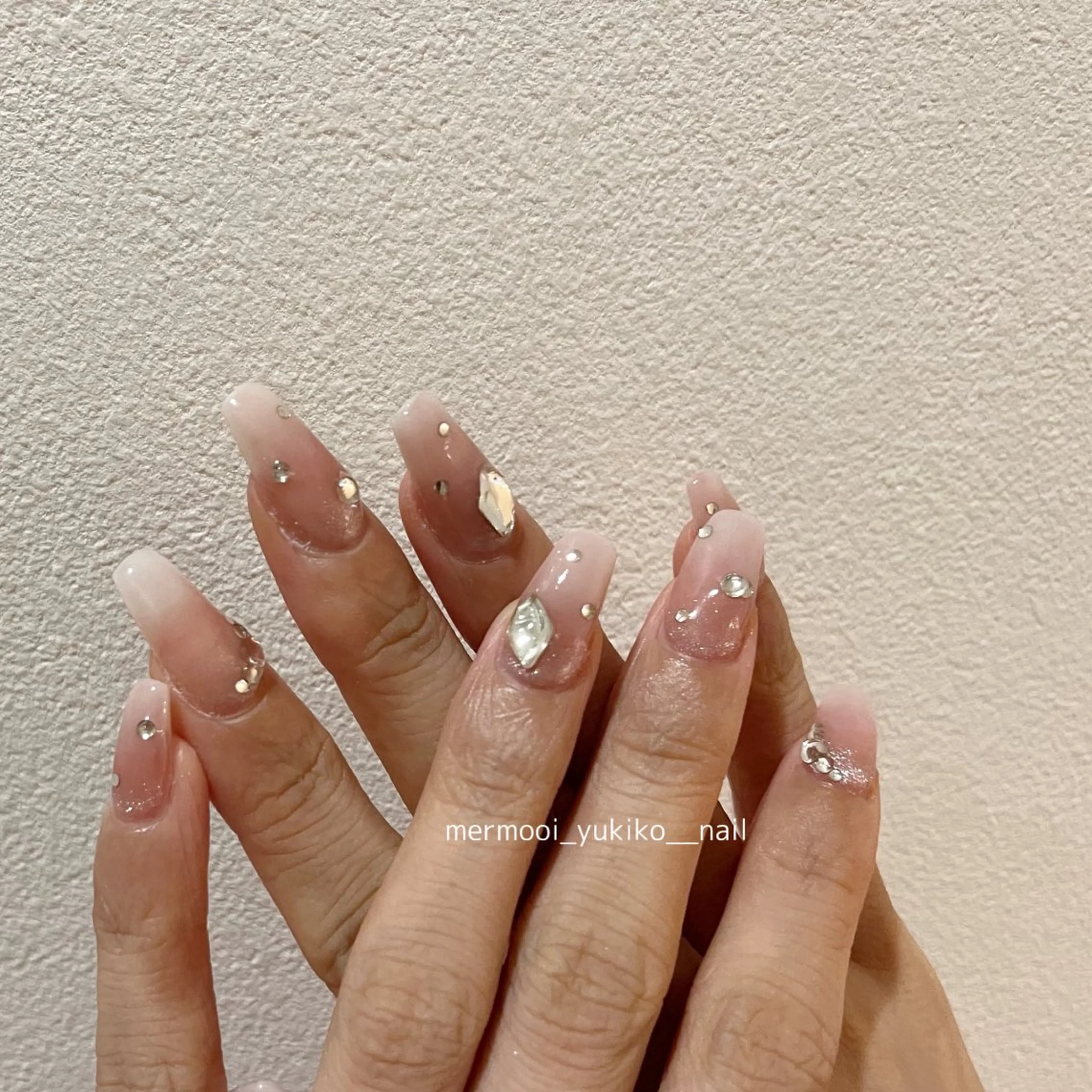 ネイル グラデーション キラキラネイル マグネットネイル ニュアンスネイル ワンホンネイル melumooi nailのネイルデザイン