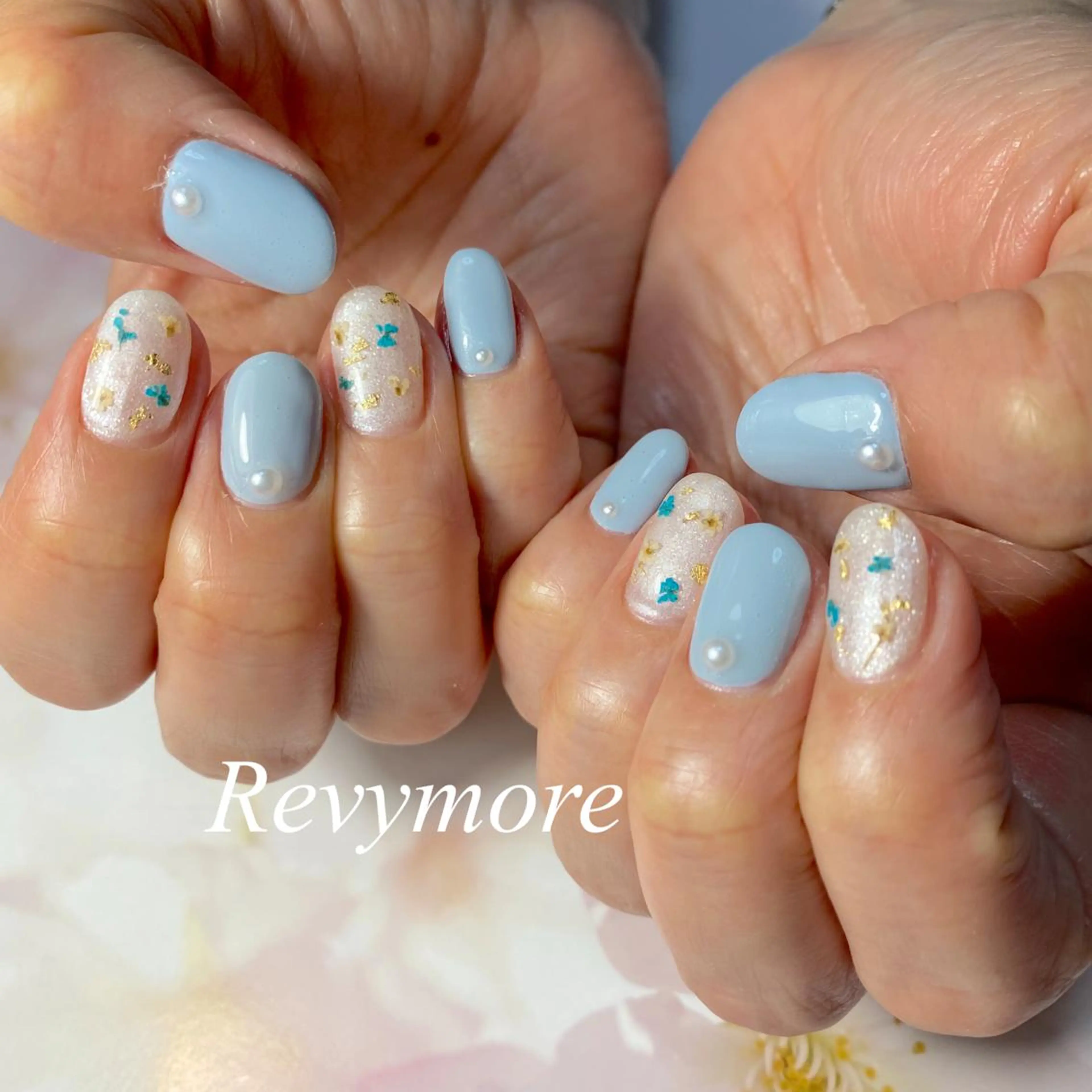 ミディアム ネイル ブルー ジェルネイル 大理石ネイル(マーブル) ニュアンスネイル オフィスネイル nail salon Revymore所属・nail salon Revymoreのネイルデザイン