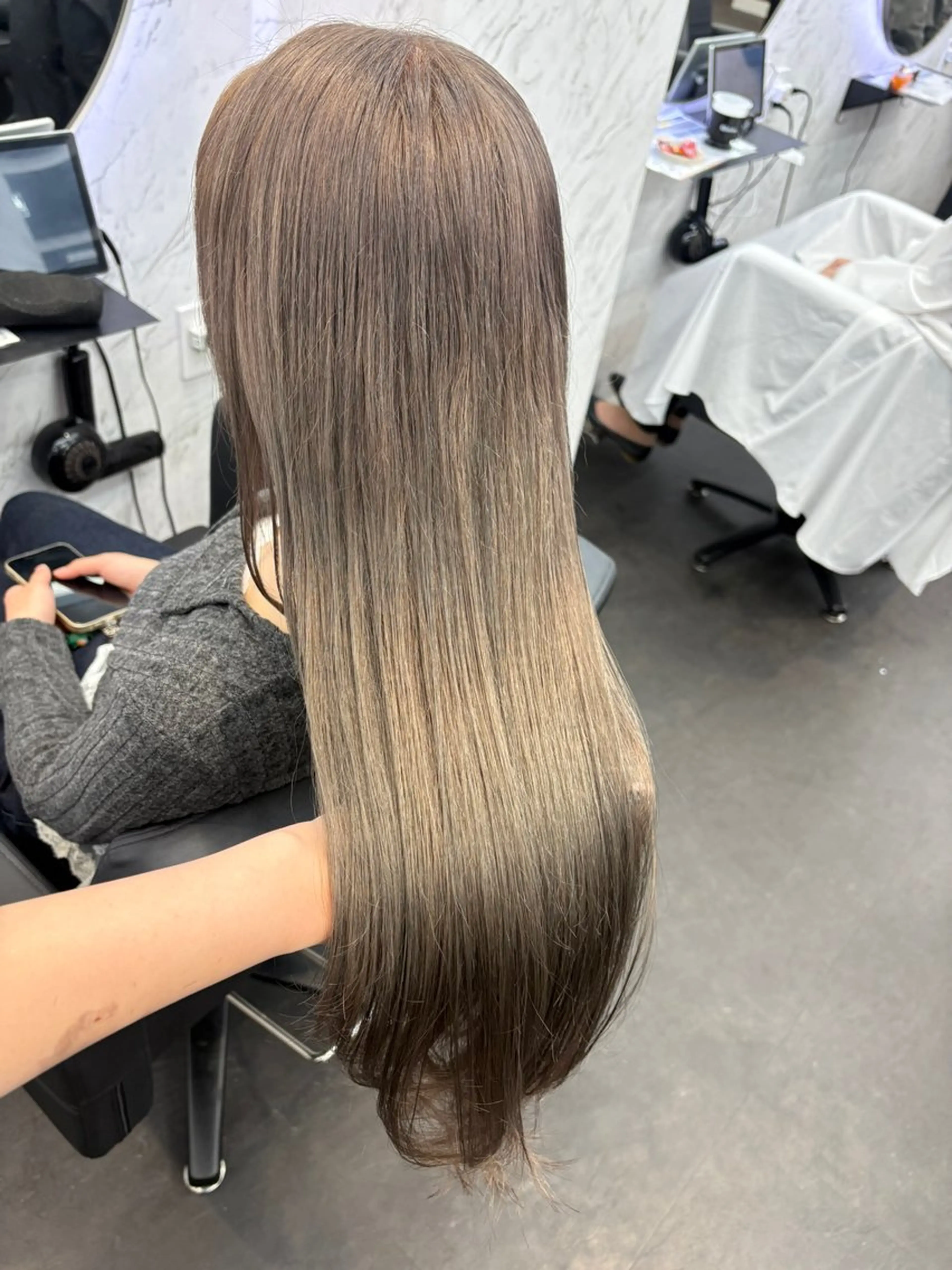 ロング カラー ベージュカラー ミルクティーベージュ カット ヘアカラー 韓国ヘア🎀 /♡𝓝𝓸𝓪♡のヘアスタイル