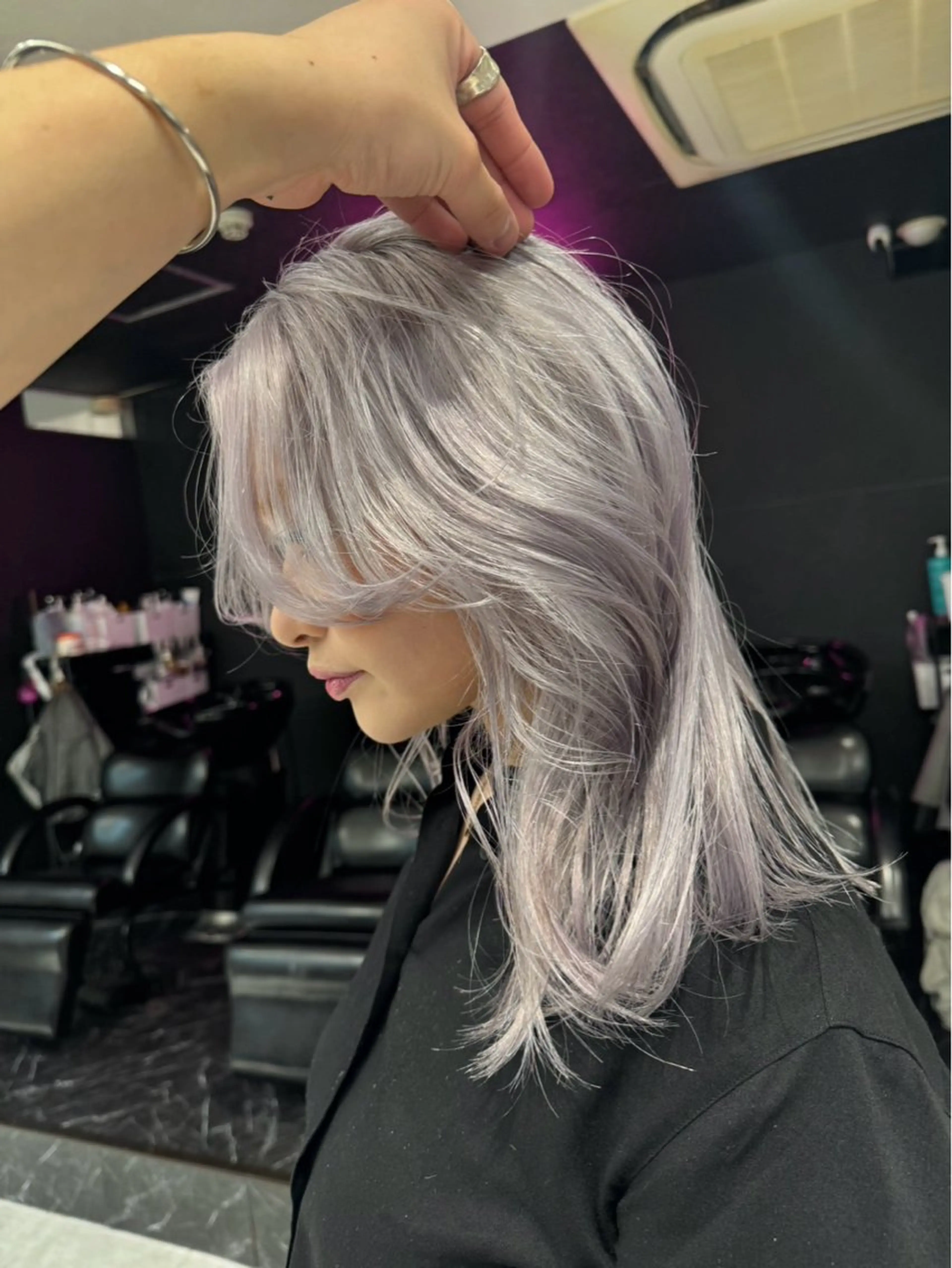 ミディアム カラー ヘアアレンジ ハイトーンカラー ハッシュカット レイヤーカット ウルフカット 【🥀履歴修正🥀】 ハイトーン職人/拓真のヘアスタイル