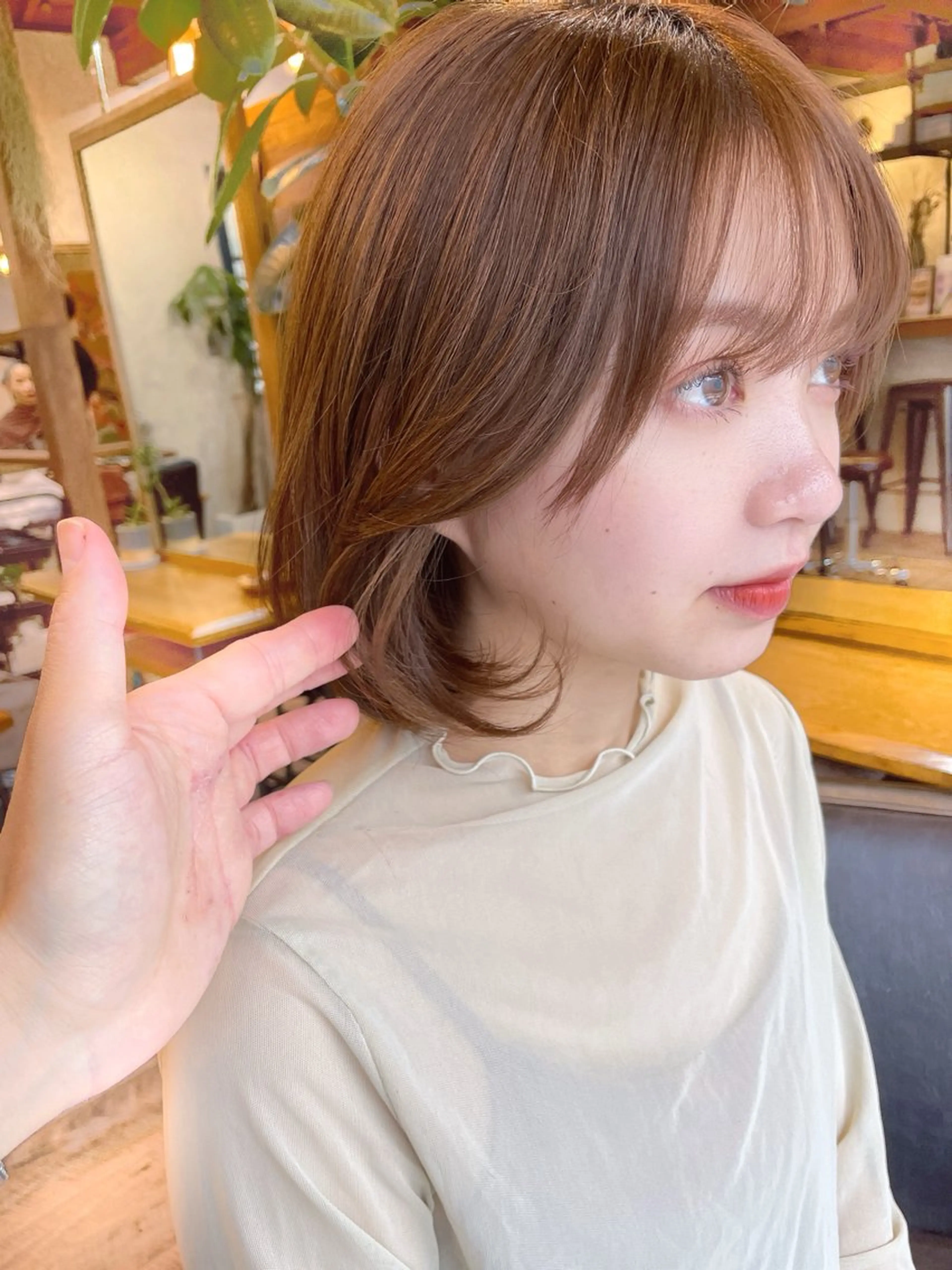 ミディアム カラー 切りっぱなしボブ ボブレイヤー ボブ くびれヘア 顔まわりレイヤー カット ヘアカラー 結べるレイヤーボブ くびれLady表参道のヘアスタイル