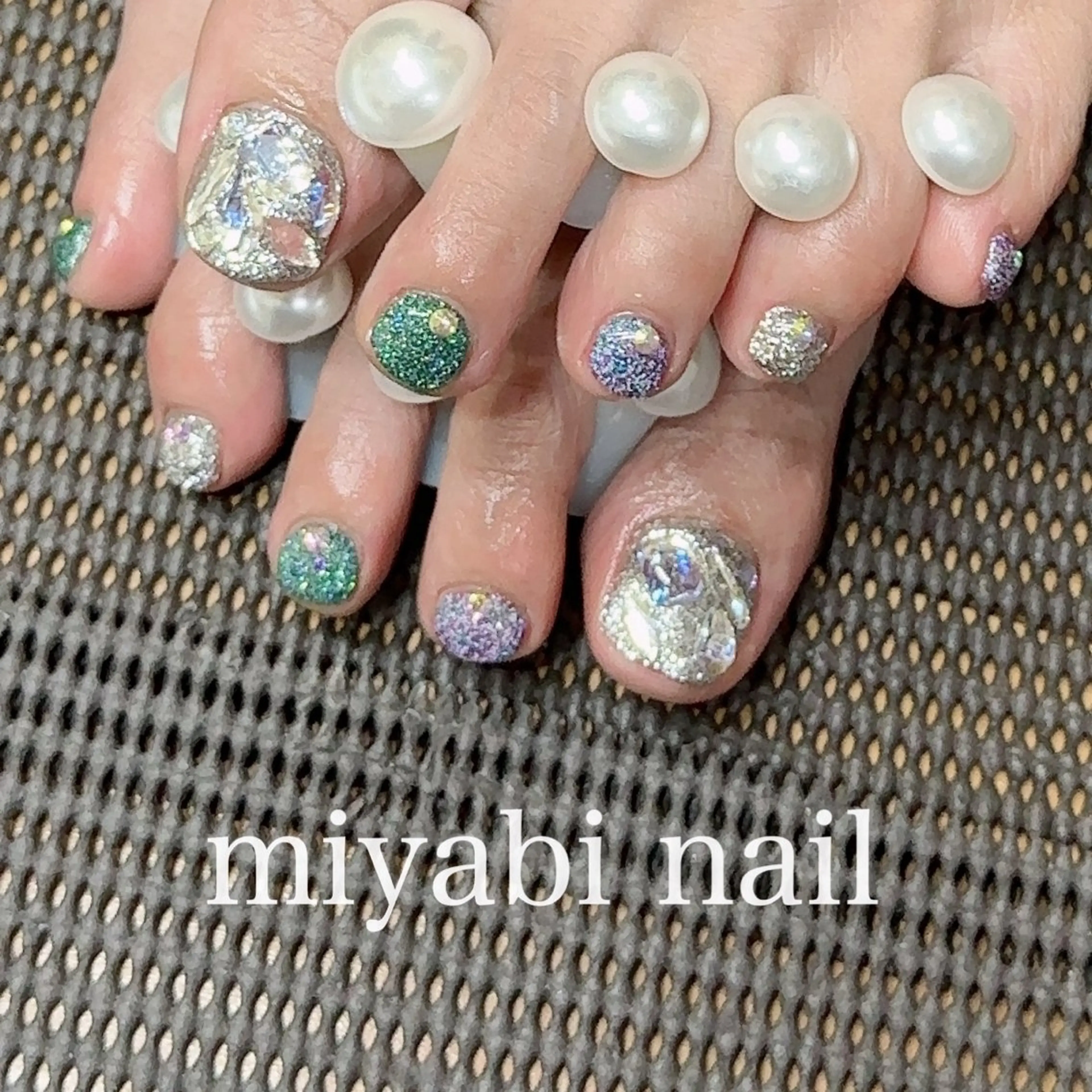 ネイル オーロラネイル フットネイル ジェルネイル グリーン キラキラネイル フットネイル miyabi nail 桂川駅近くのネイルデザイン