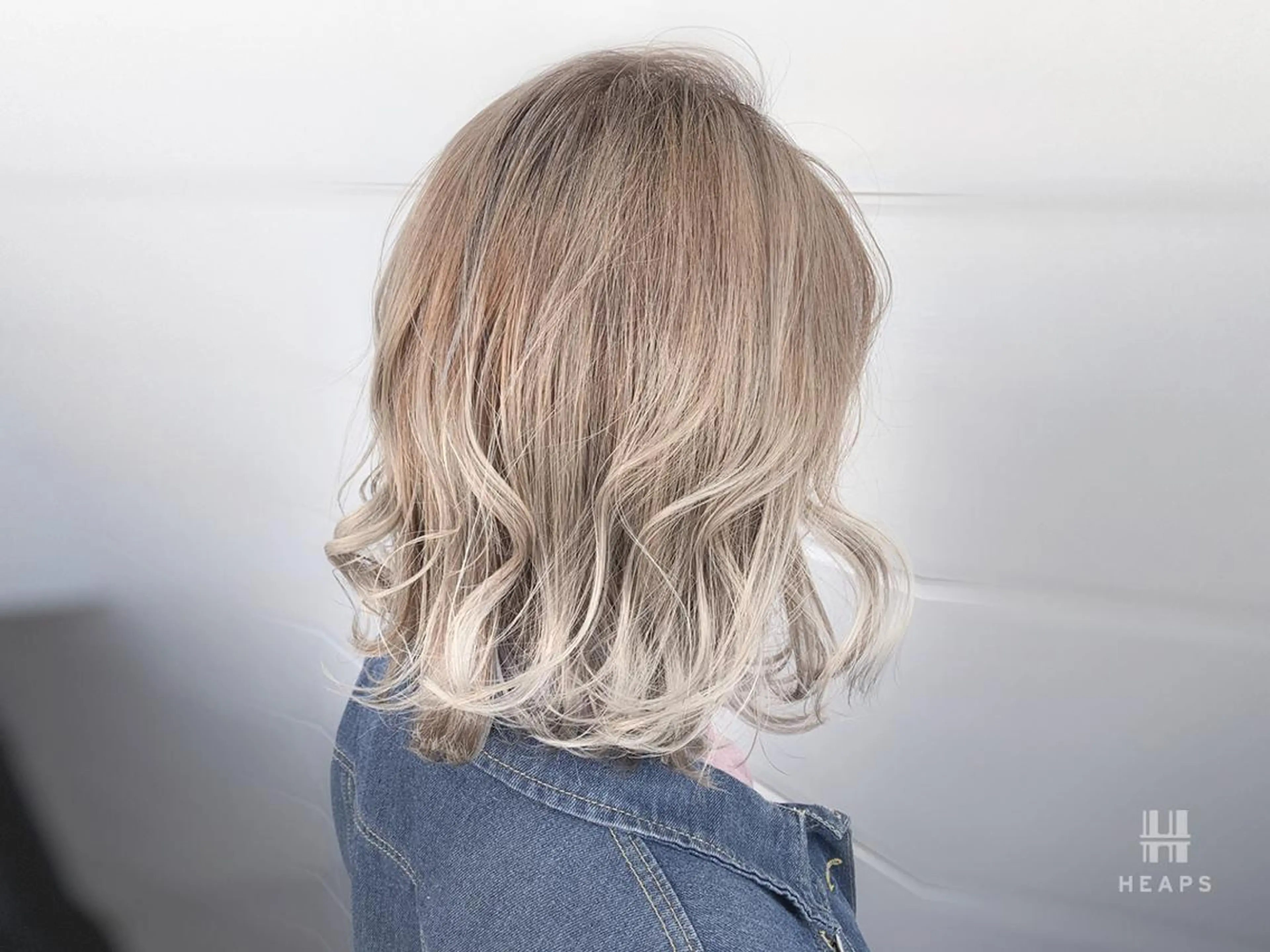 ミディアム カラー ベージュカラー ブリーチ グラデーションカラー ミルクティーベージュ ヘアカラー PADOU平松 典幸のヘアスタイル