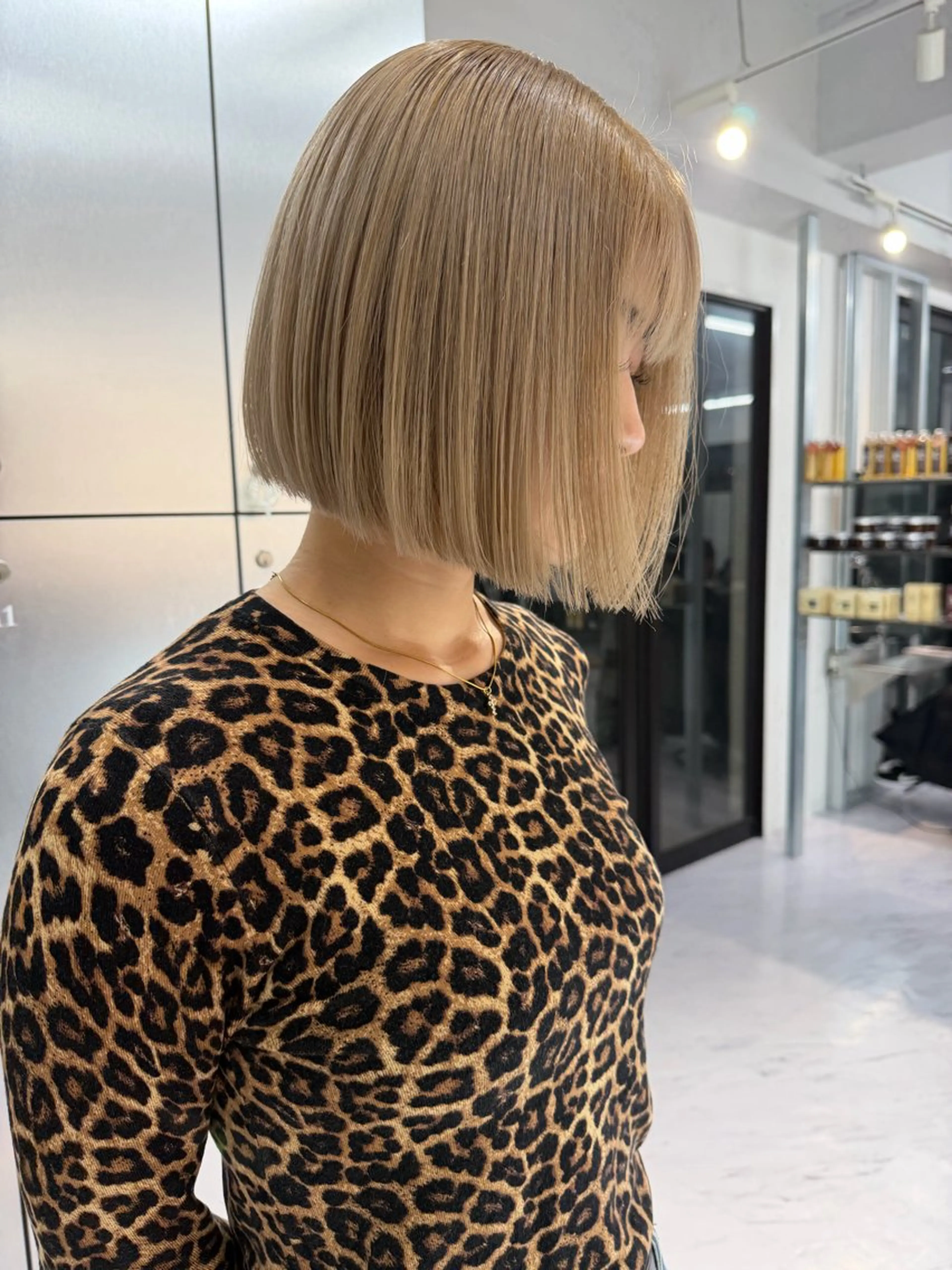 ショート カラー ベージュカラー ブリーチ ケアブリーチ デザインカラー ダブルカラー カット ヘアカラー トリートメント TATSUブリーチ/ ミルクティーベージュのヘアスタイル