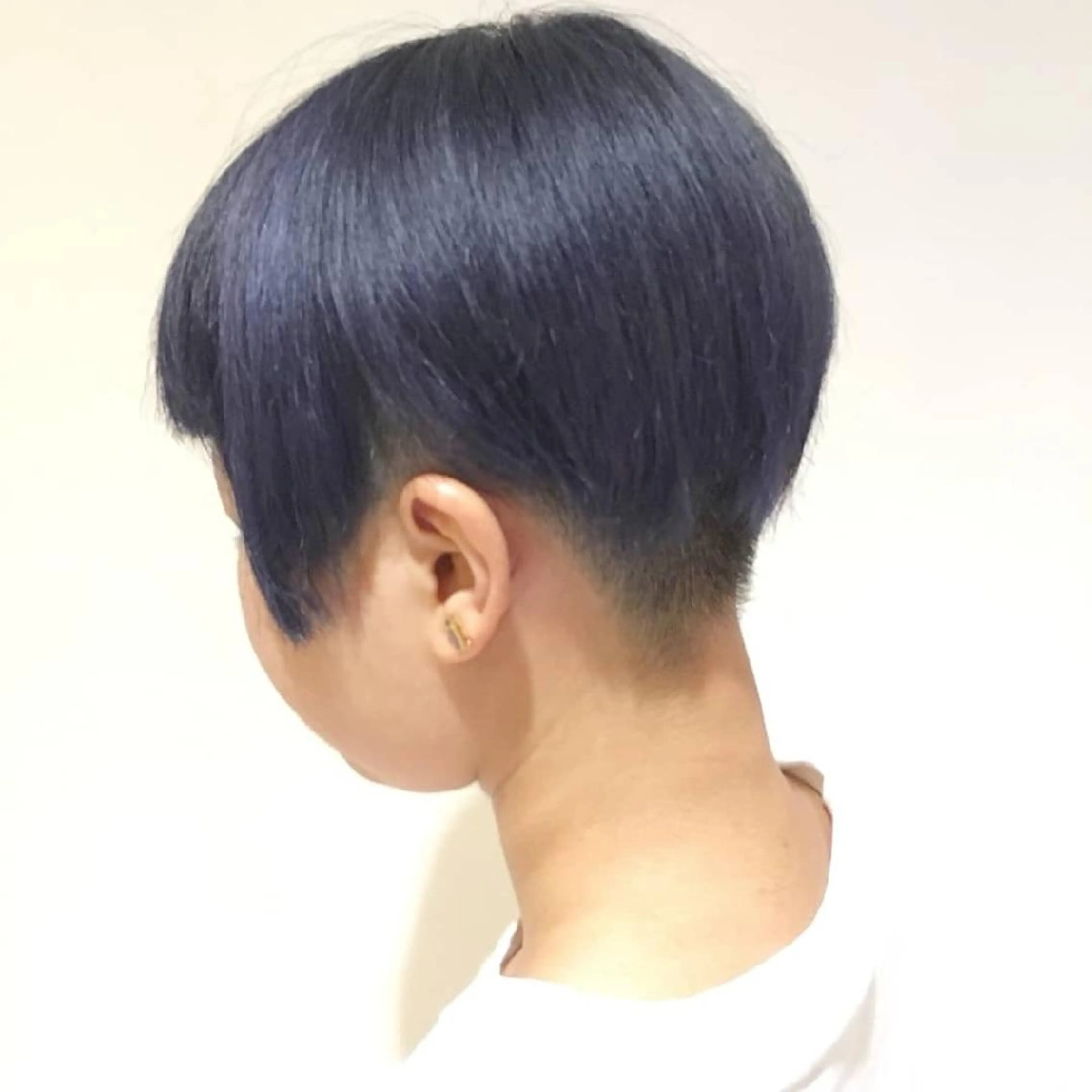 ショート カラー ブリーチ ブルーカラー 竹内啓太 ボブのヘアスタイル