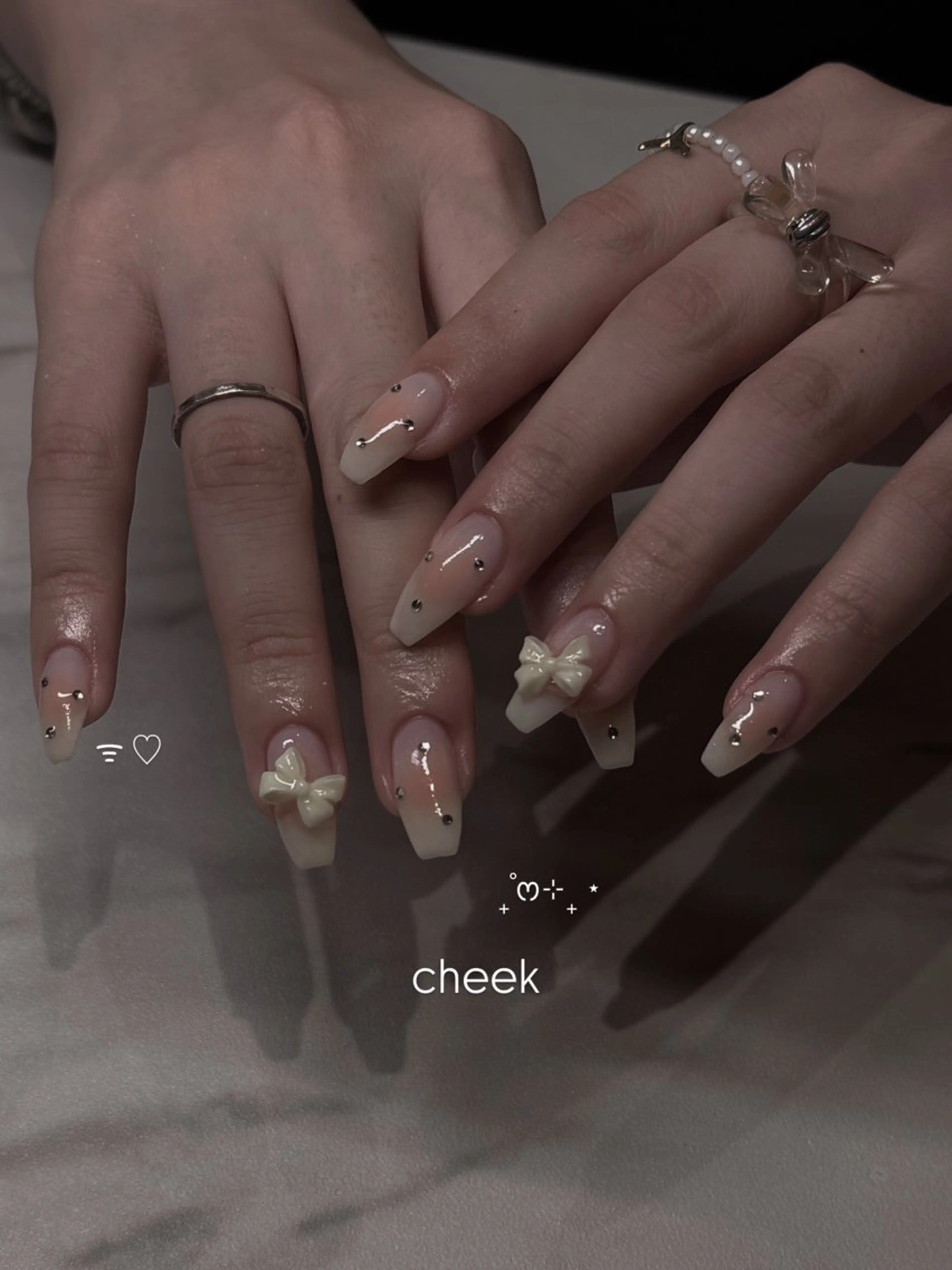 ネイル mikoto 🎀 艶々美フォルムのネイルデザイン