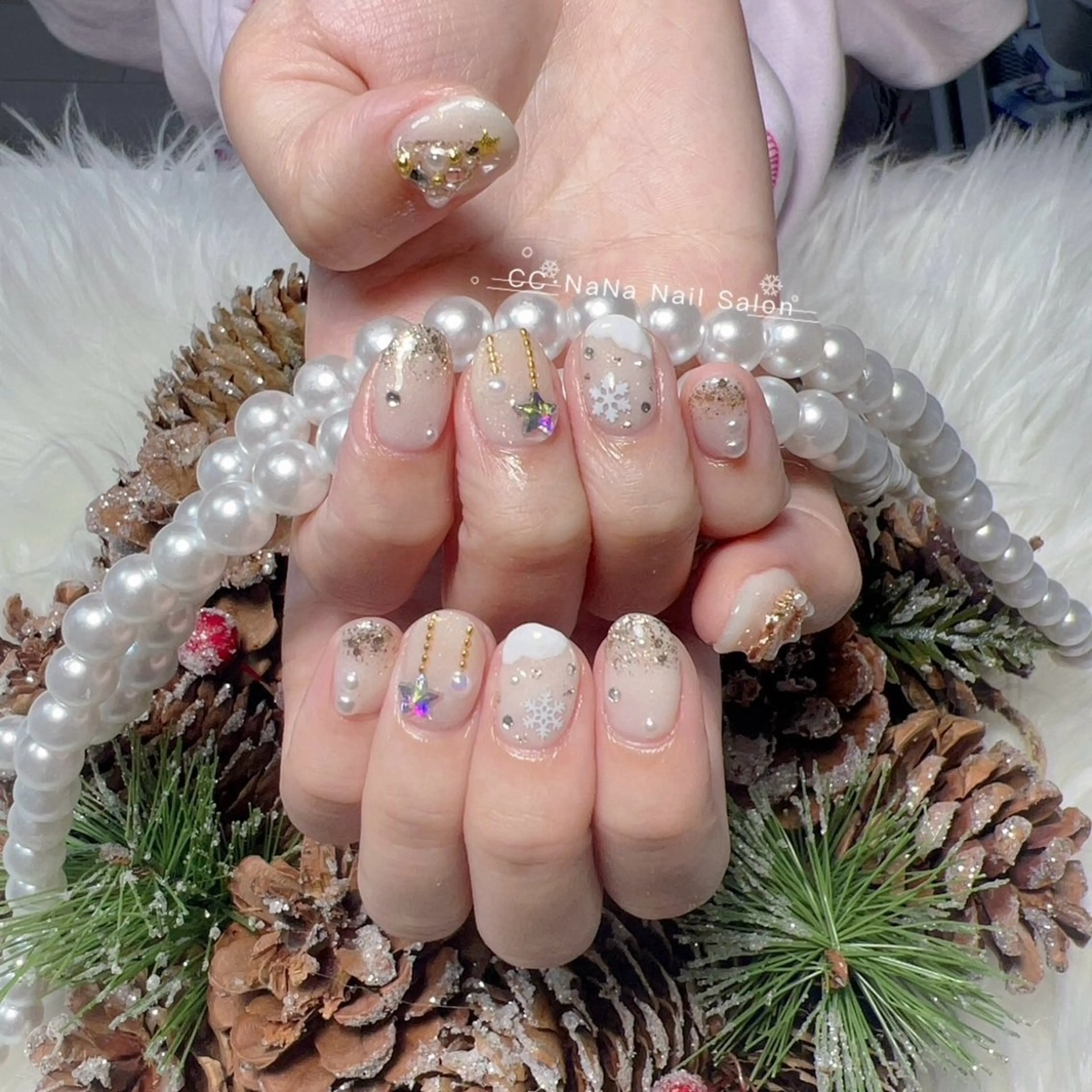 ネイル ゴージャス 冬ネイル クリスマス ハンドネイル 💎CC・NaNa 韓国風ネイル🌙Cのネイルデザイン