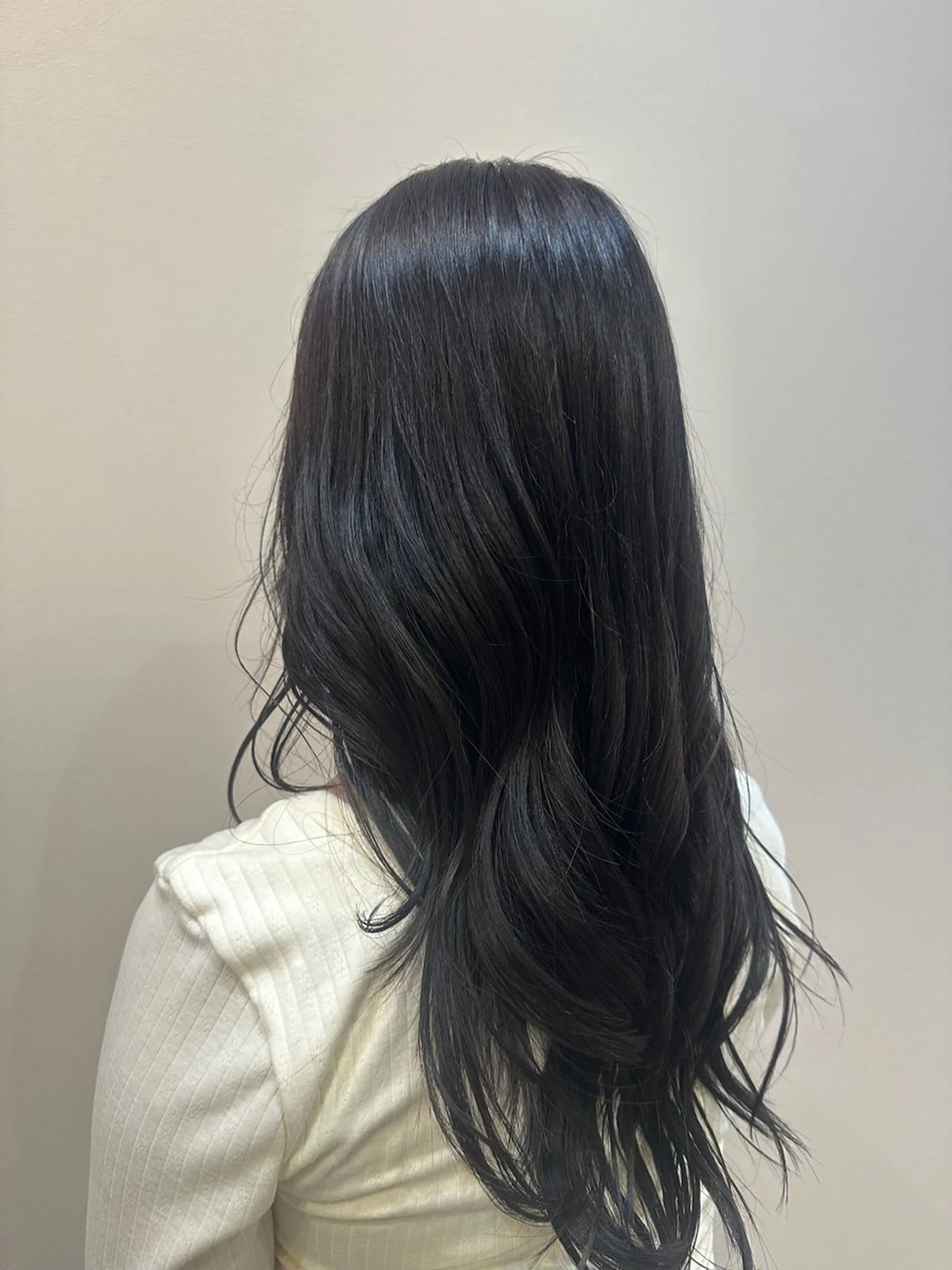 カラー 黒髪 ブルーカラー ブルーブラック 透明感カラー Reina 札幌美容師のヘアスタイル