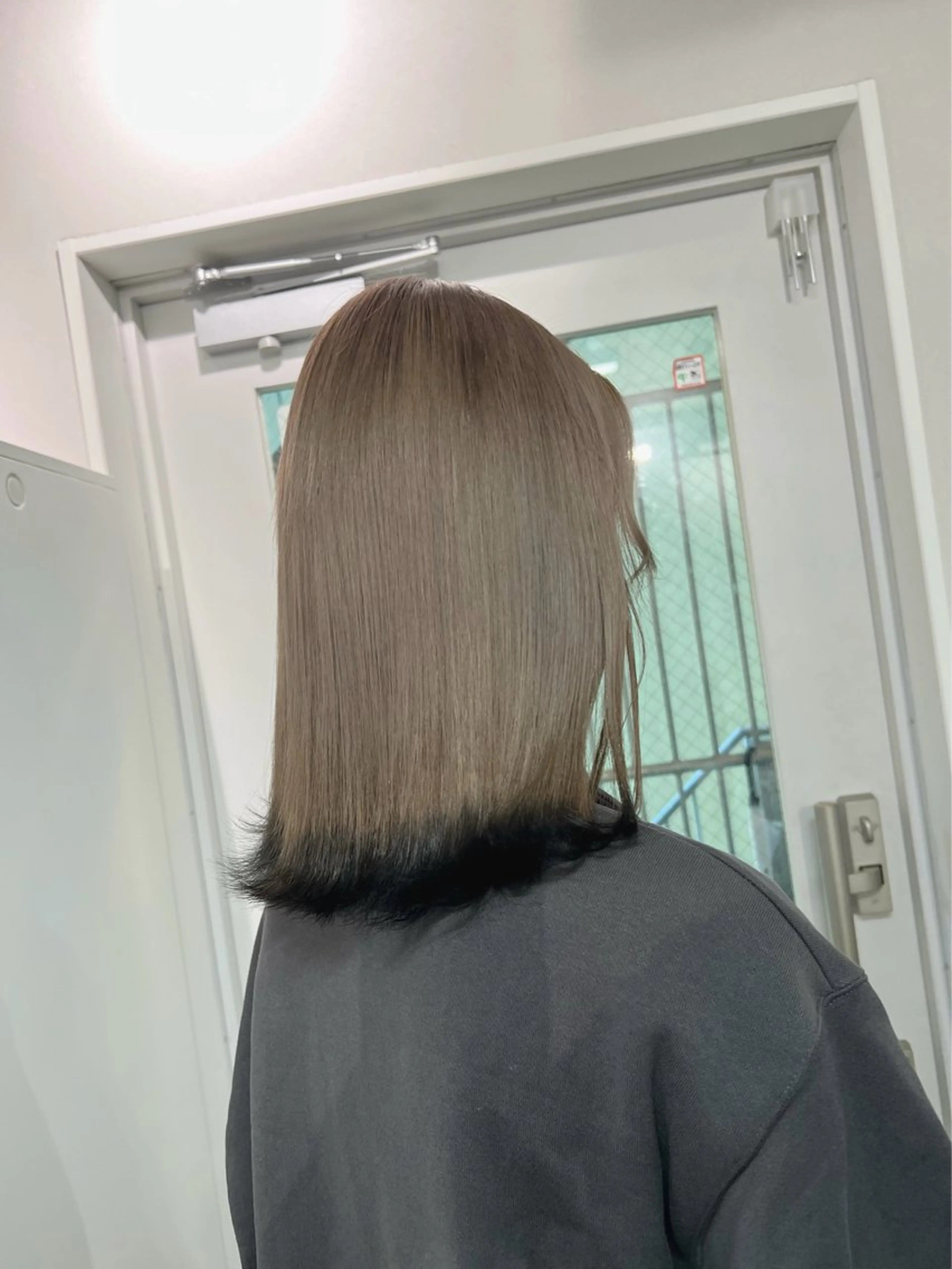 ミディアム カラー 黒髪 sio.nail&eyebrow salon shimokitazawa2号店所属・nailist mana𖤐´-のネイルデザイン