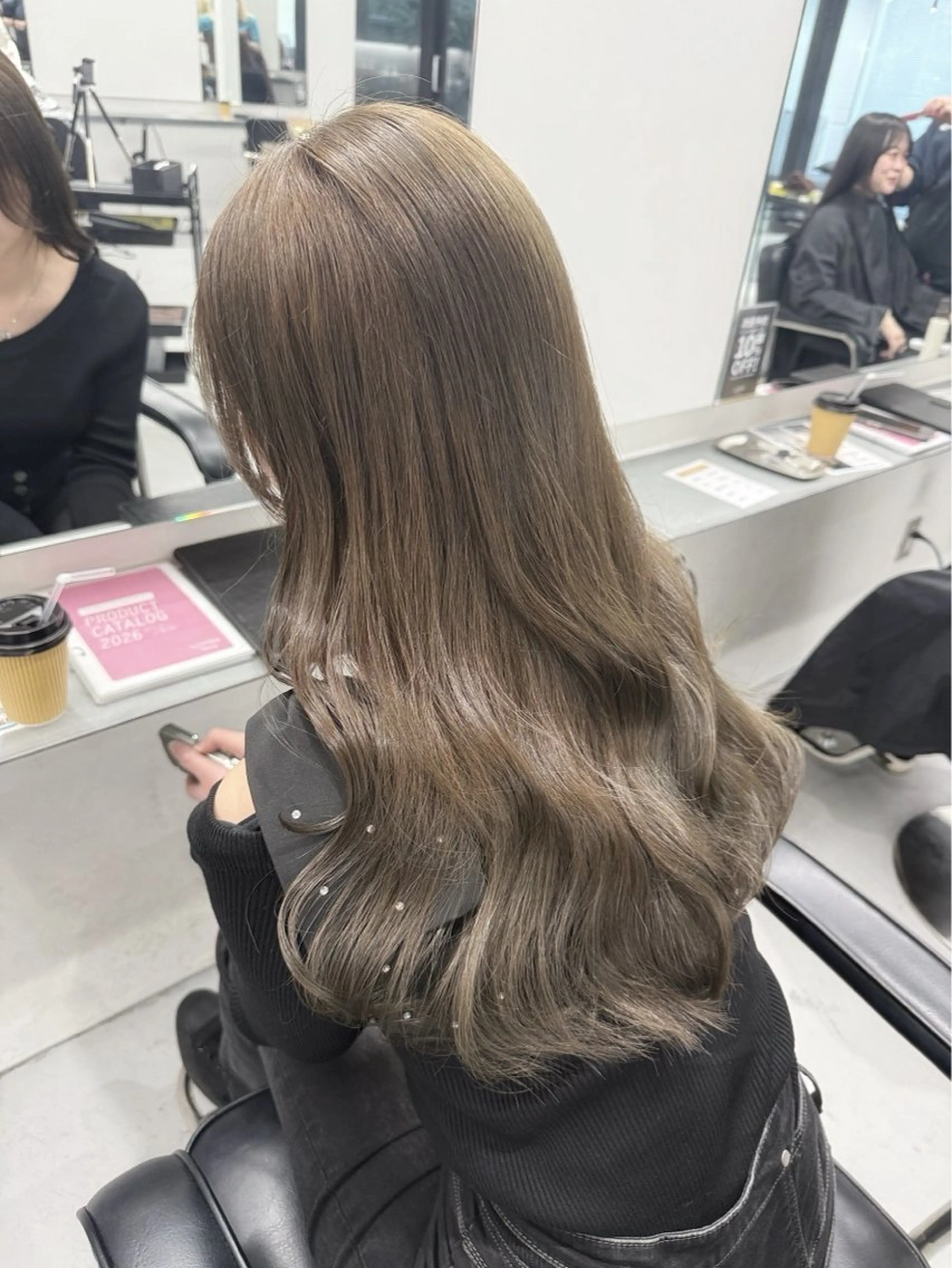 カラー 小林 まいのヘアスタイル