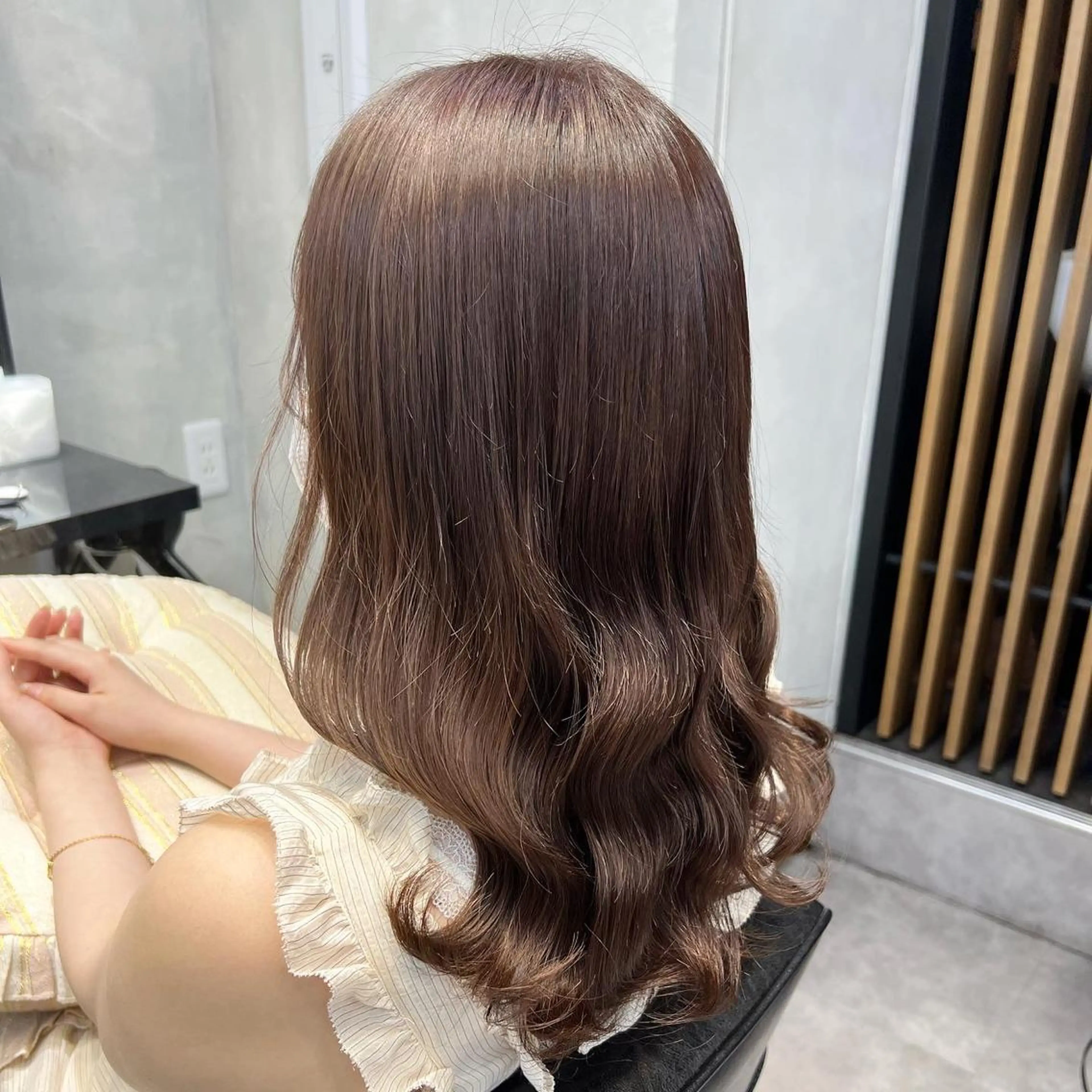ミディアム カラー ヘアアレンジ シールエクステ アッシュ バレイヤージュ ベージュカラー ブリーチ ar+ ❤︎ maiのヘアスタイル