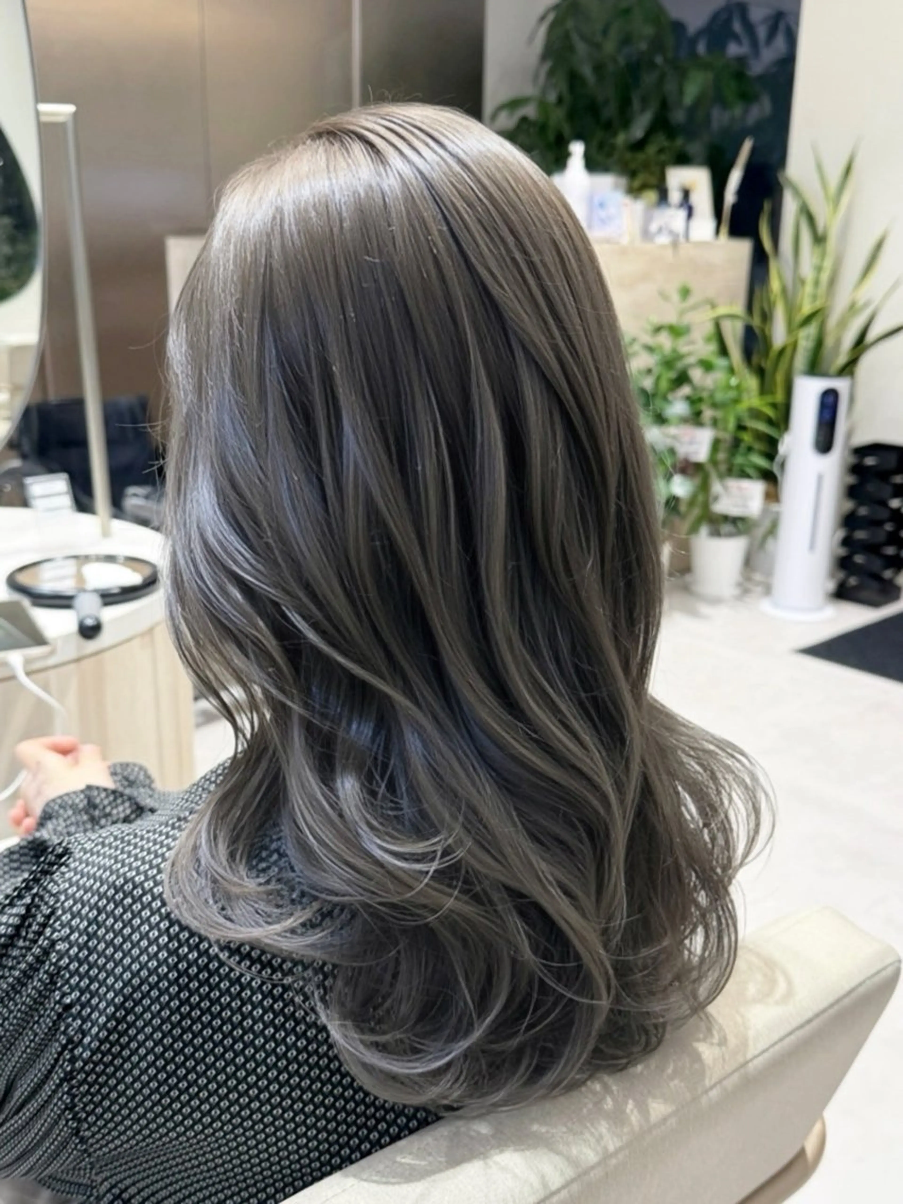 ロング カラー イルミナカラー レイヤーカット カット ヘアカラー トリートメント Ms.CHARM所属・透明感カラー🌿 グレージュ🐺陽介のヘアスタイル