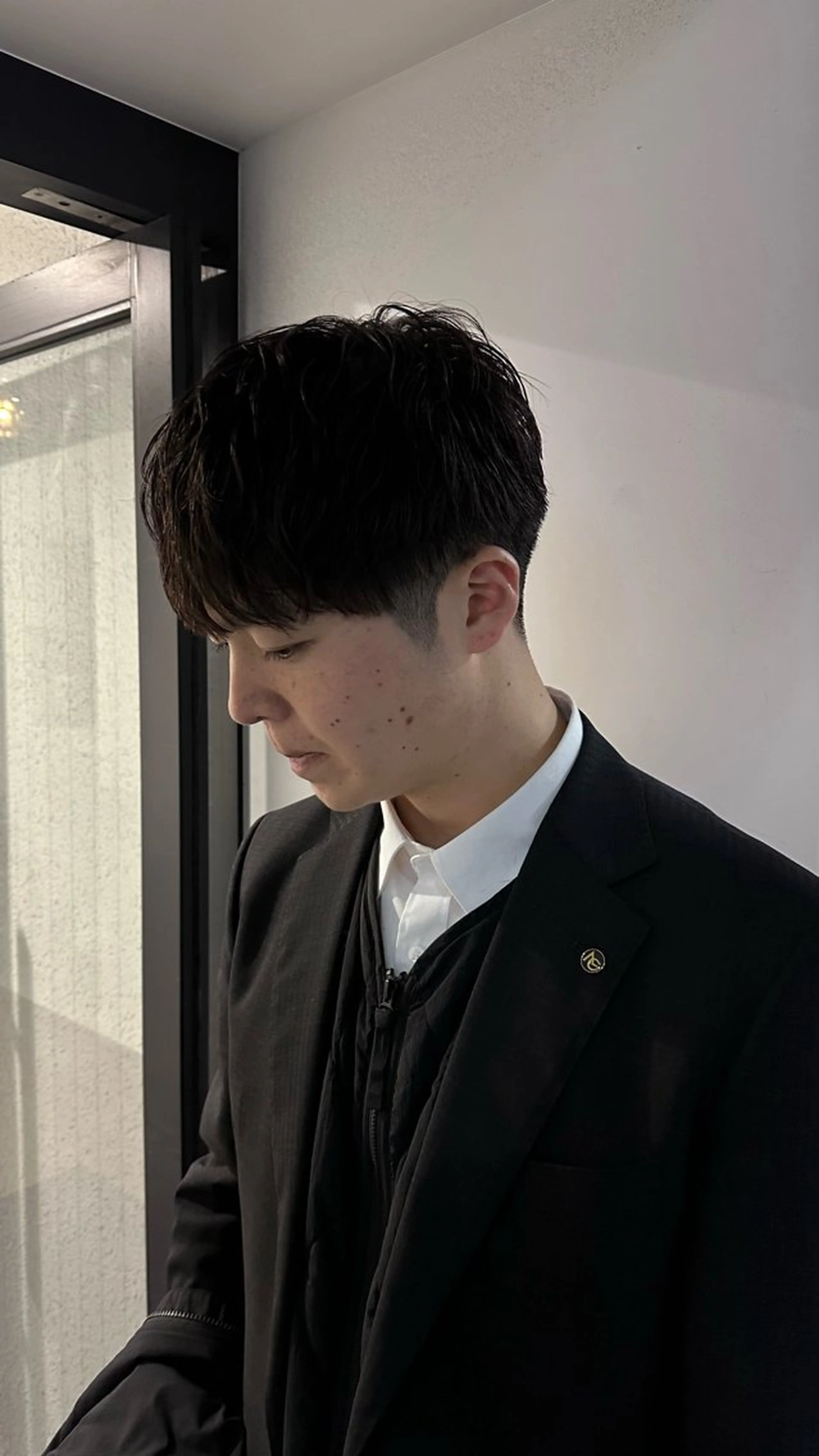 ショート メンズ 切りっぱなしボブ メンズブリーチ センターパート メンズハイライト メンズハイトーン カット HARUKI🏔️/ メンズ/透けブラウンのヘアスタイル