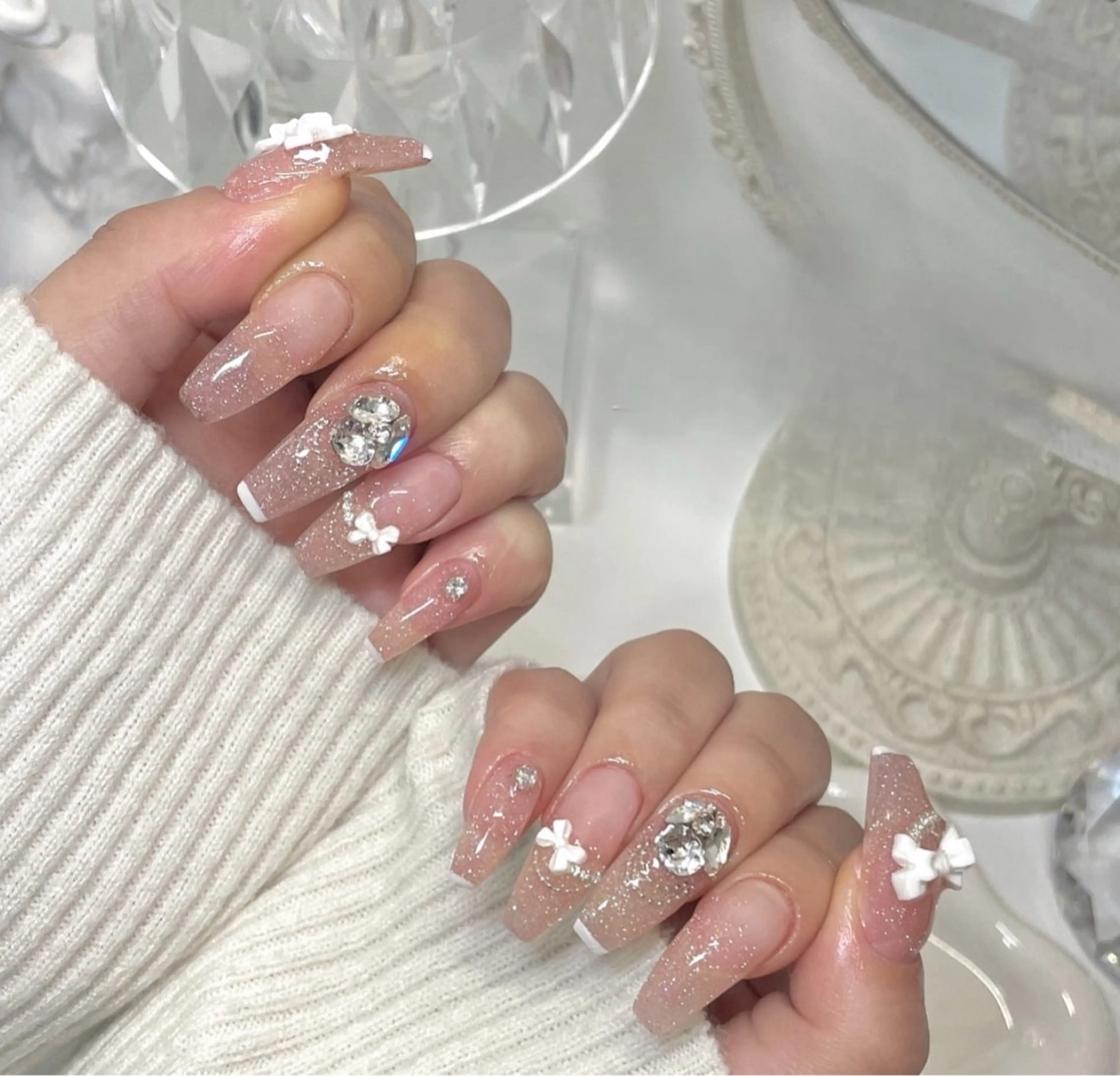 ネイル キラキラネイル マグネットネイル ミラーネイル ニュアンスネイル ワンホンネイル ハンドネイル Lyna 池袋のネイルデザイン