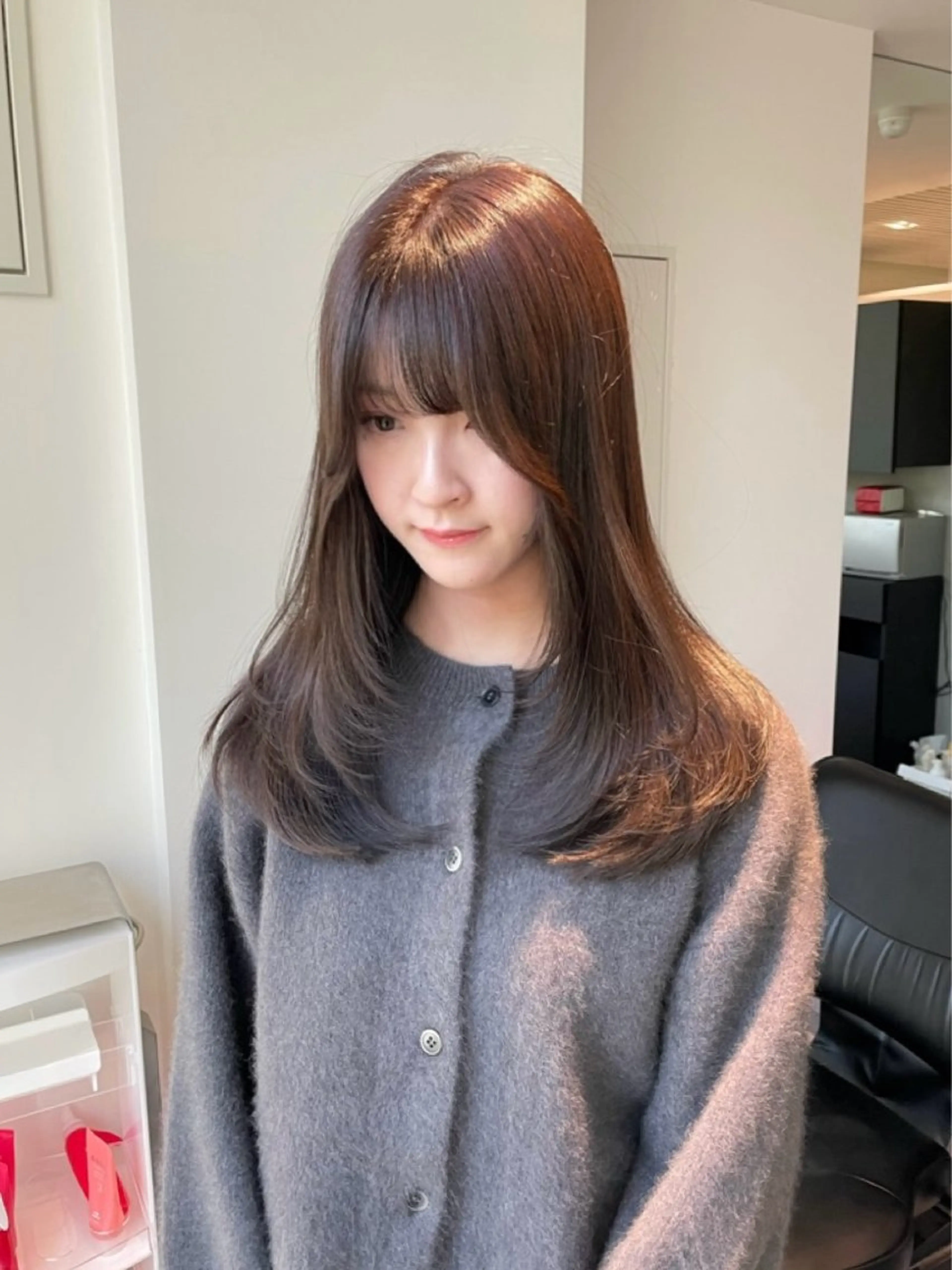 セミロング 銀座／レイヤーカット 🤍内野すみれのヘアスタイル