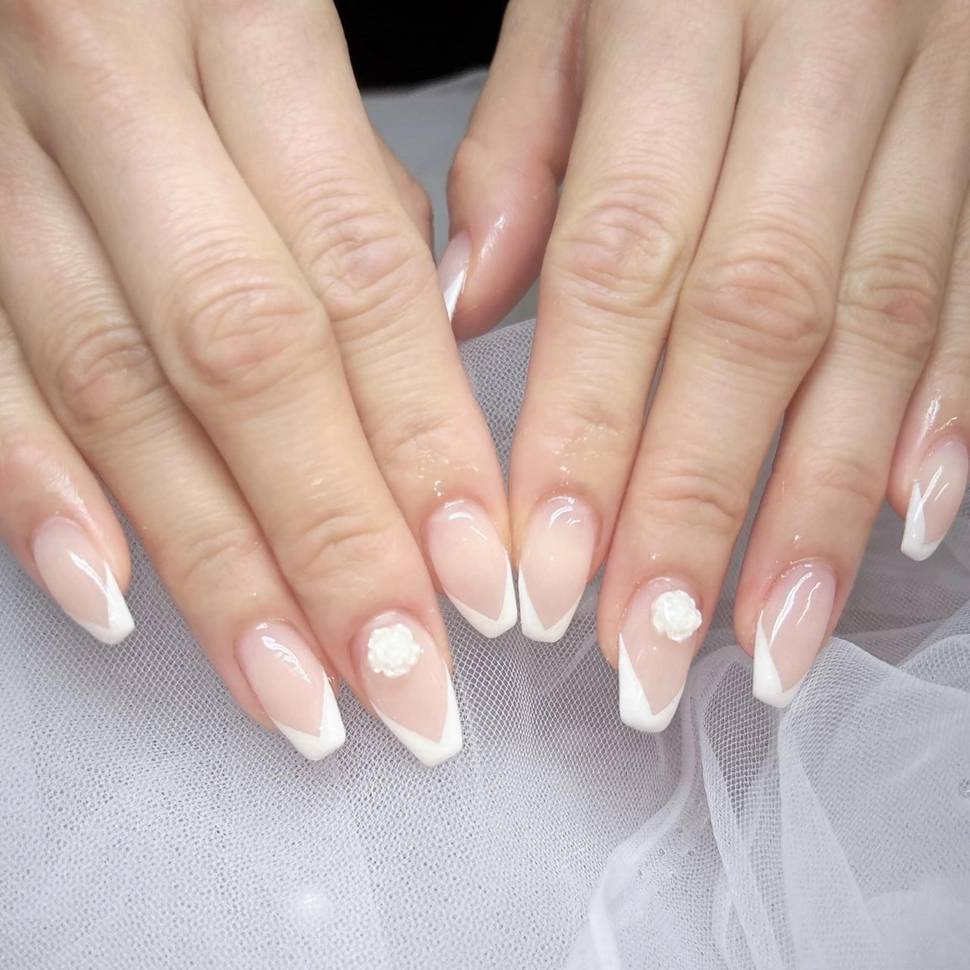 ネイル フレンチネイル ホワイト ハンドネイル ハンドケア 心斎橋Salon Epokkuのネイルデザイン