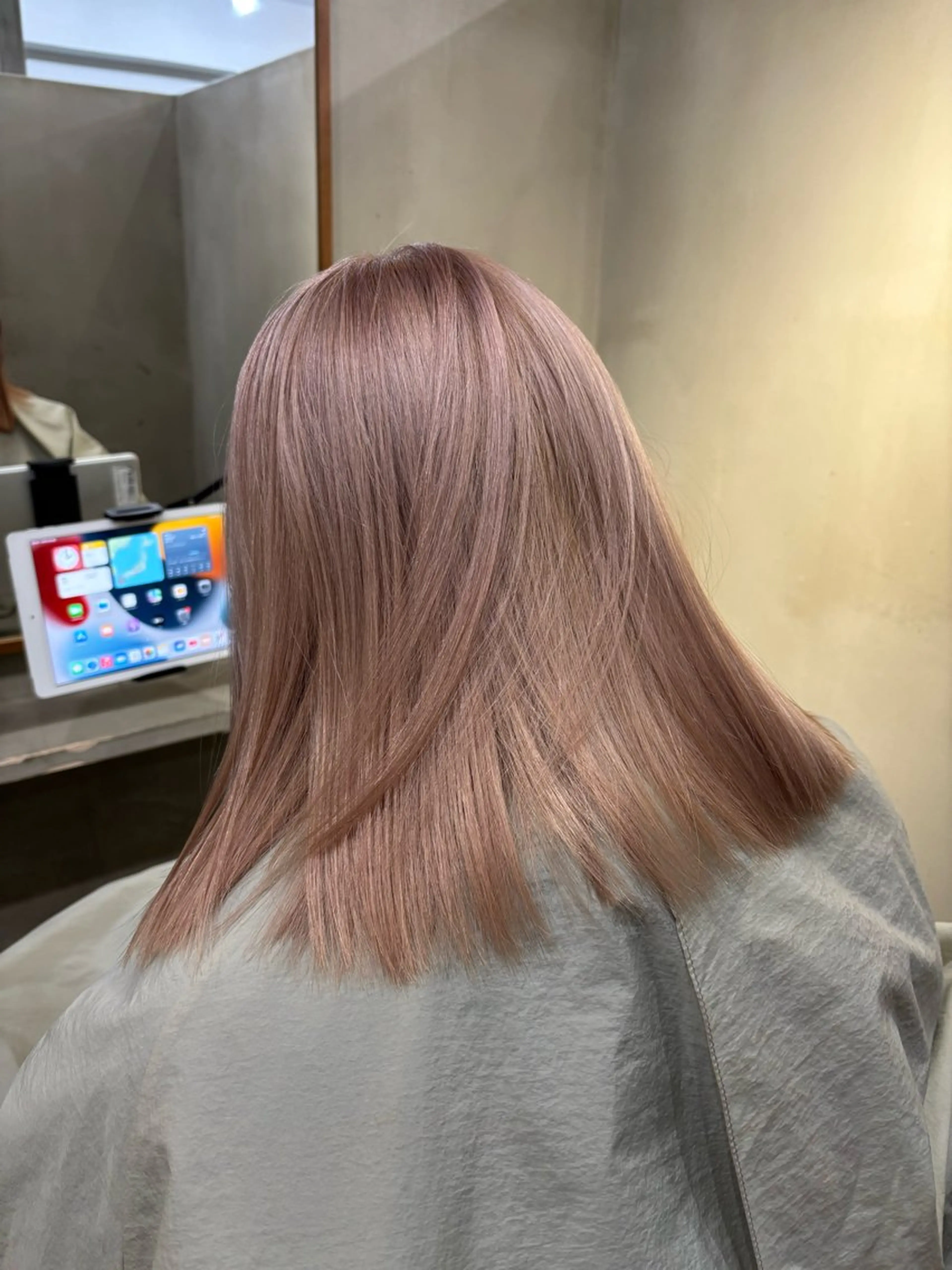 ミディアム カラー ベージュカラー ブリーチ ミルクティーベージュ 中園康 /カラー/ブリーチのヘアスタイル