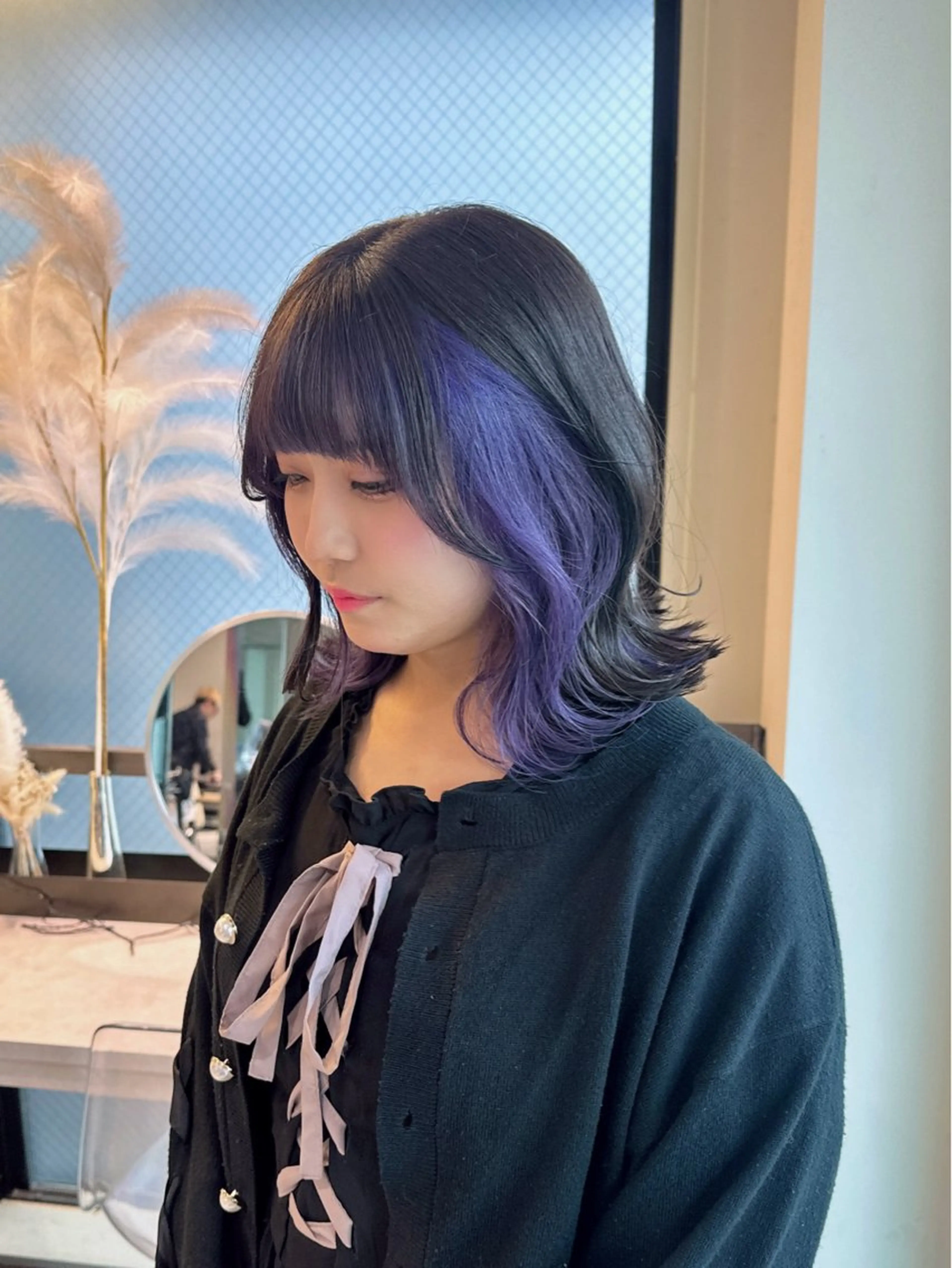 セミロング カラー イヤリングカラー グレージュ パープルカラー ブリーチ/ハイトーン 艶カラー/ユリナのヘアスタイル