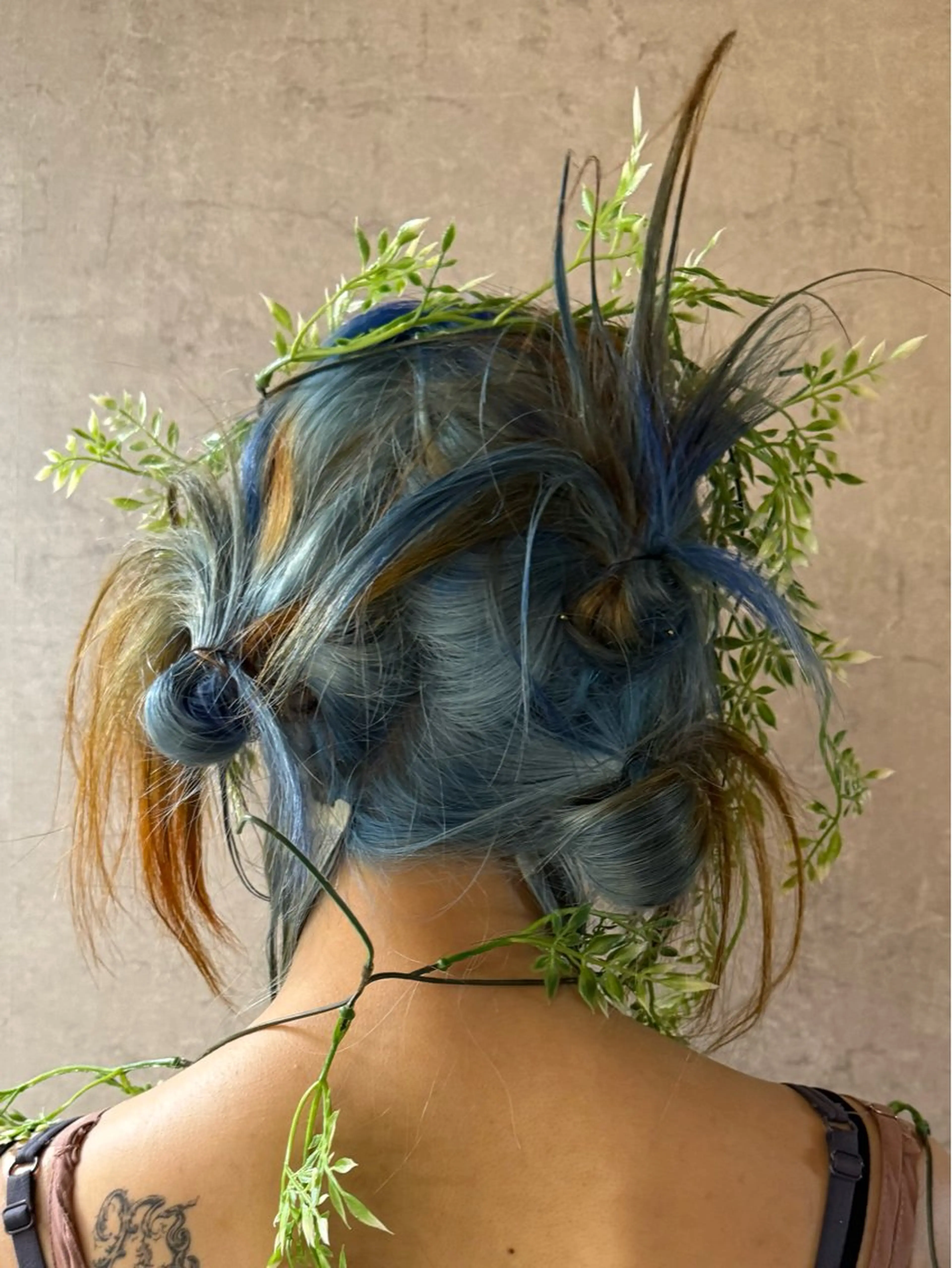 ハイトーン/デザイン カラー/複雑履歴葉月のヘアスタイル