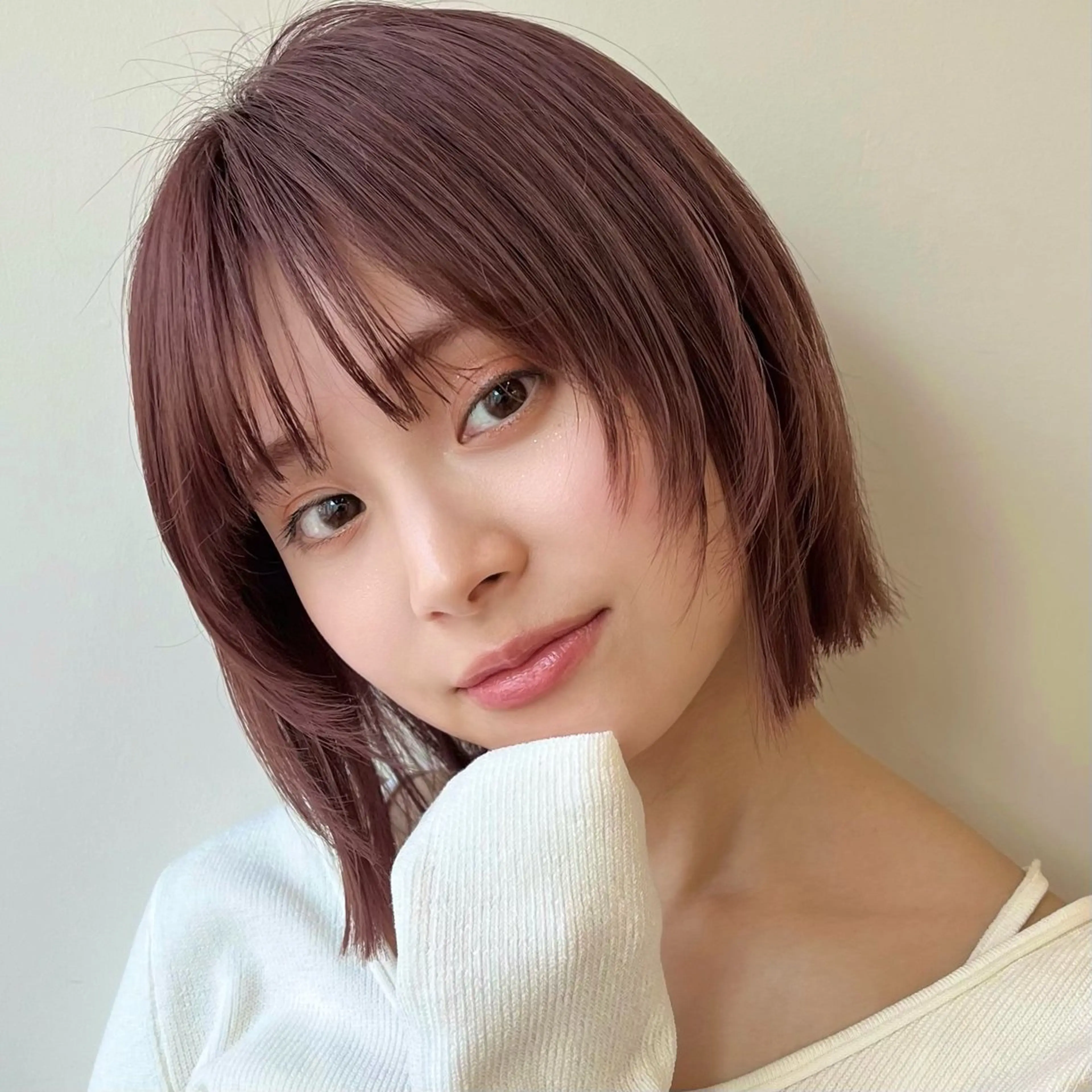 ミディアム カラー ボブレイヤー ブラウンカラー ピンクカラー ピンクブラウン ボブ あやめ【顔まわり/レ イヤー/柔らかカラ】のヘアスタイル
