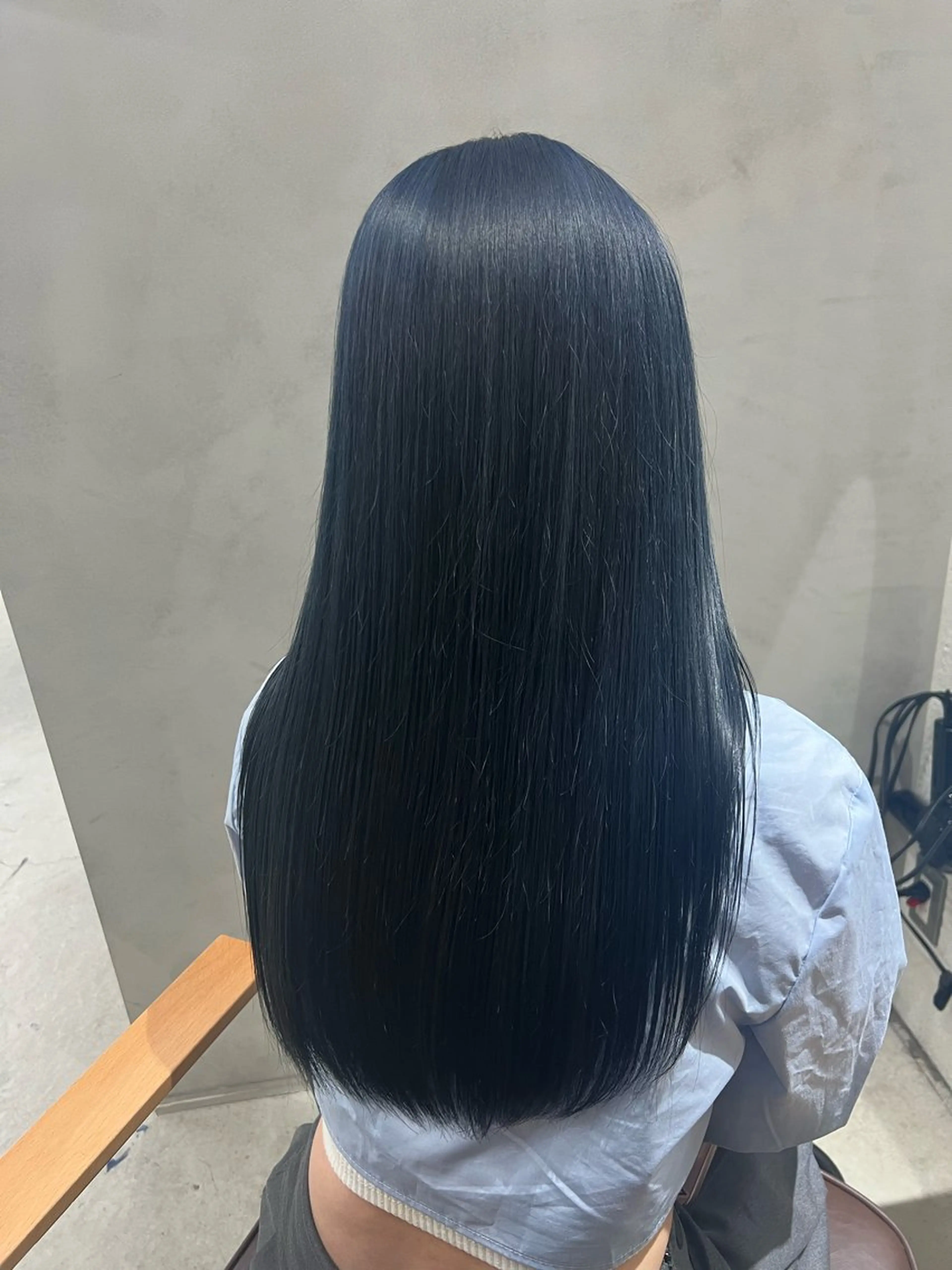 セミロング カラー 黒髪 ブルーカラー ブルーブラック 髪質改善 トリートメント ヘアカラー トリートメント 金子 廉のヘアスタイル