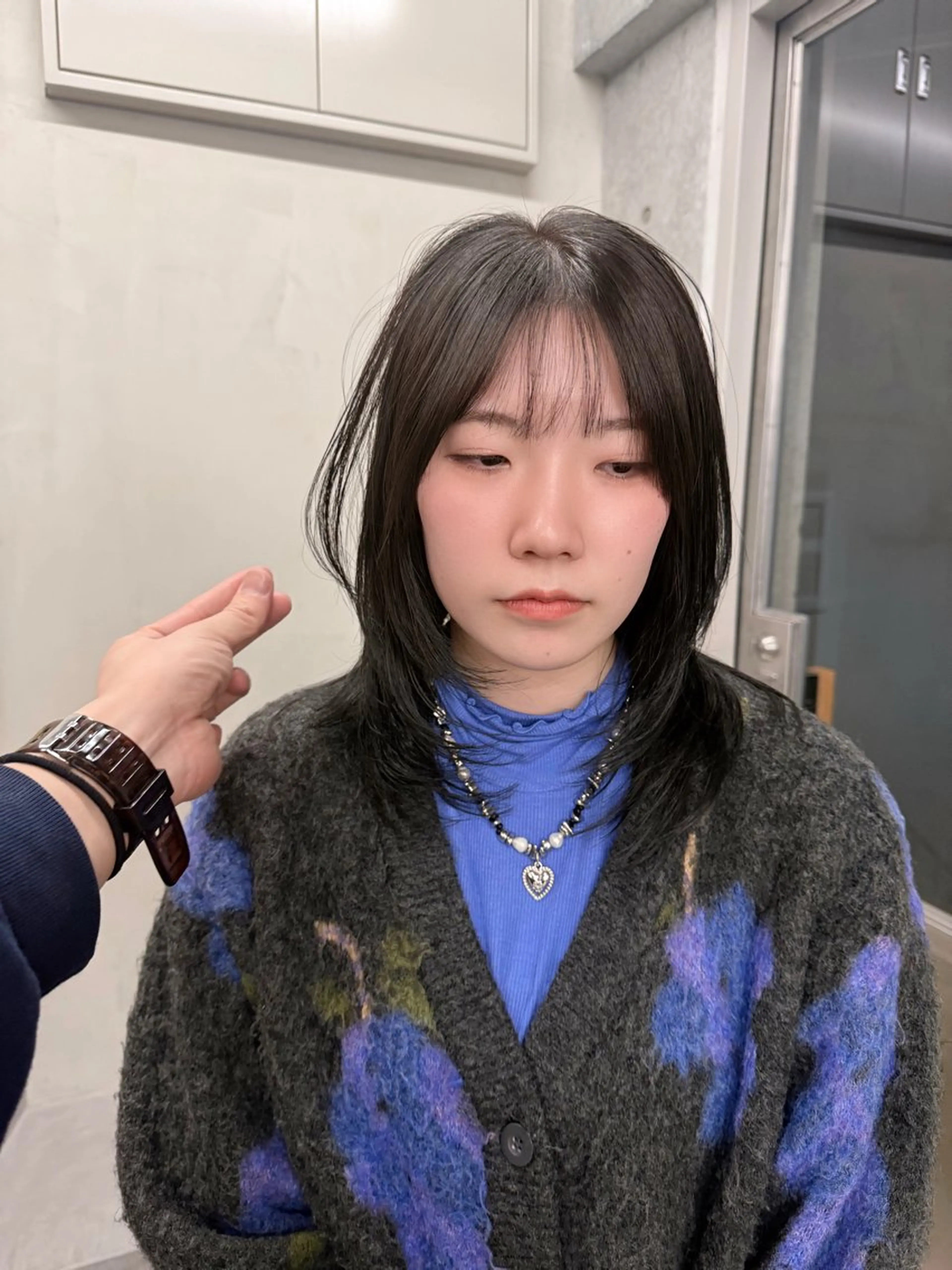 ミディアム カラー ミディアムレイヤー アッシュ ベージュカラー ブリーチ 透明感カラー カット ヘアカラー トリートメント 誰より丁寧なカット/ 小林輝/レイヤーのヘアスタイル