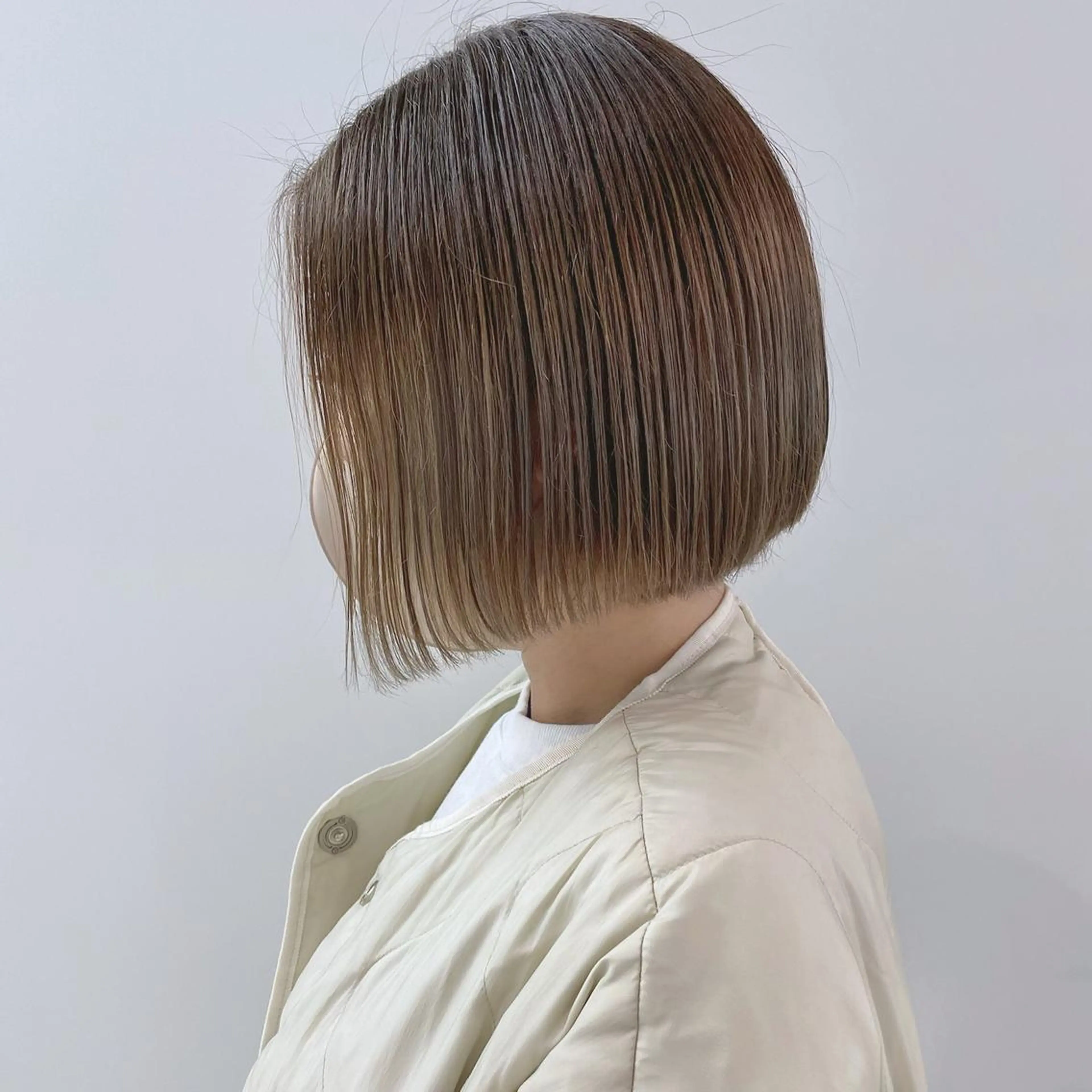 ショート カラー ベージュカラー ミルクティーベージュ lar 立川南口所属・レイヤーボブ/ボブ 仲川和人のヘアスタイル