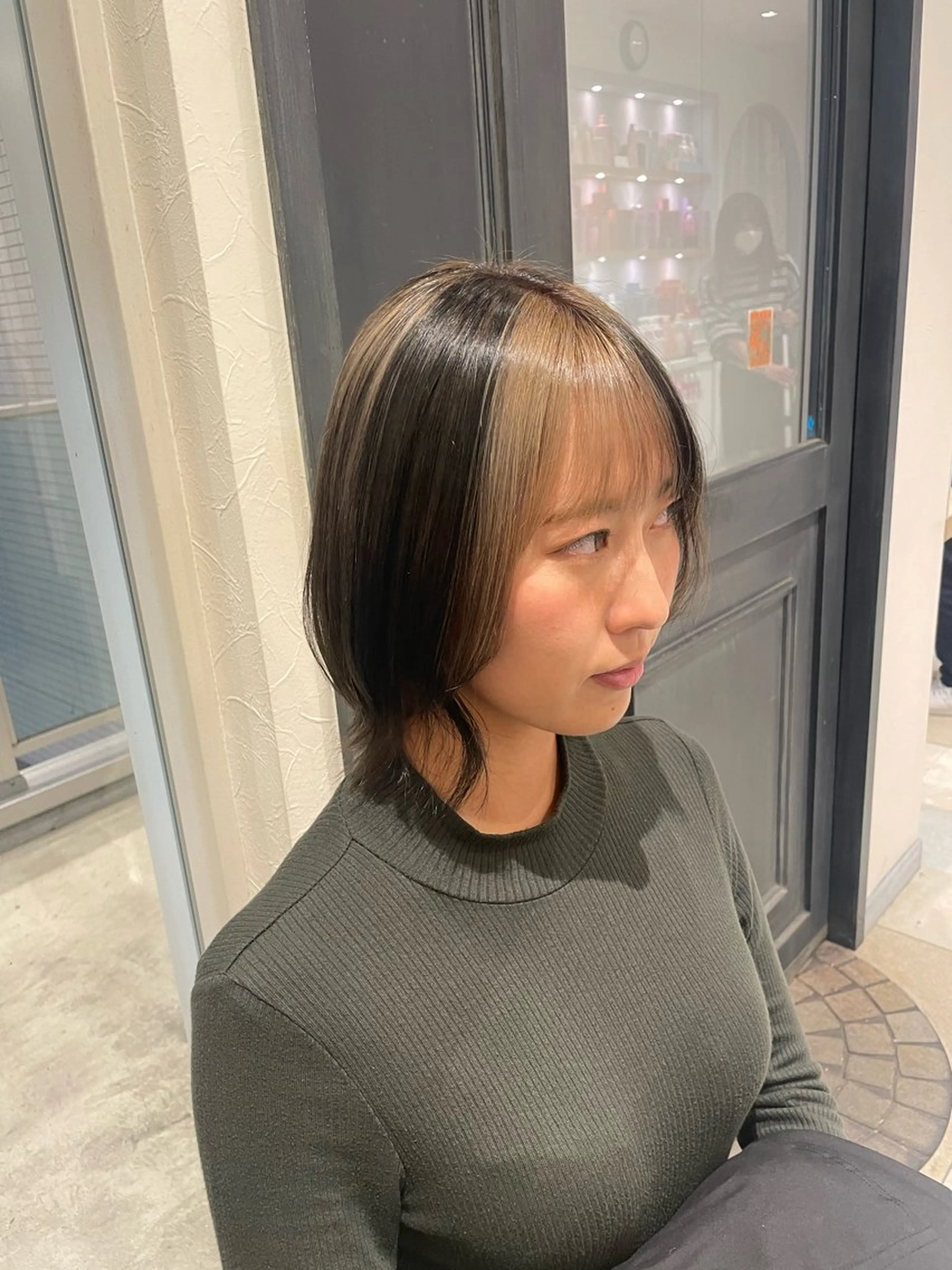 ミディアム カラー ブリーチ ダブルカラー カット ヘアカラー トリートメント 立川・くびれミディ 旬なデザインカラーのヘアスタイル