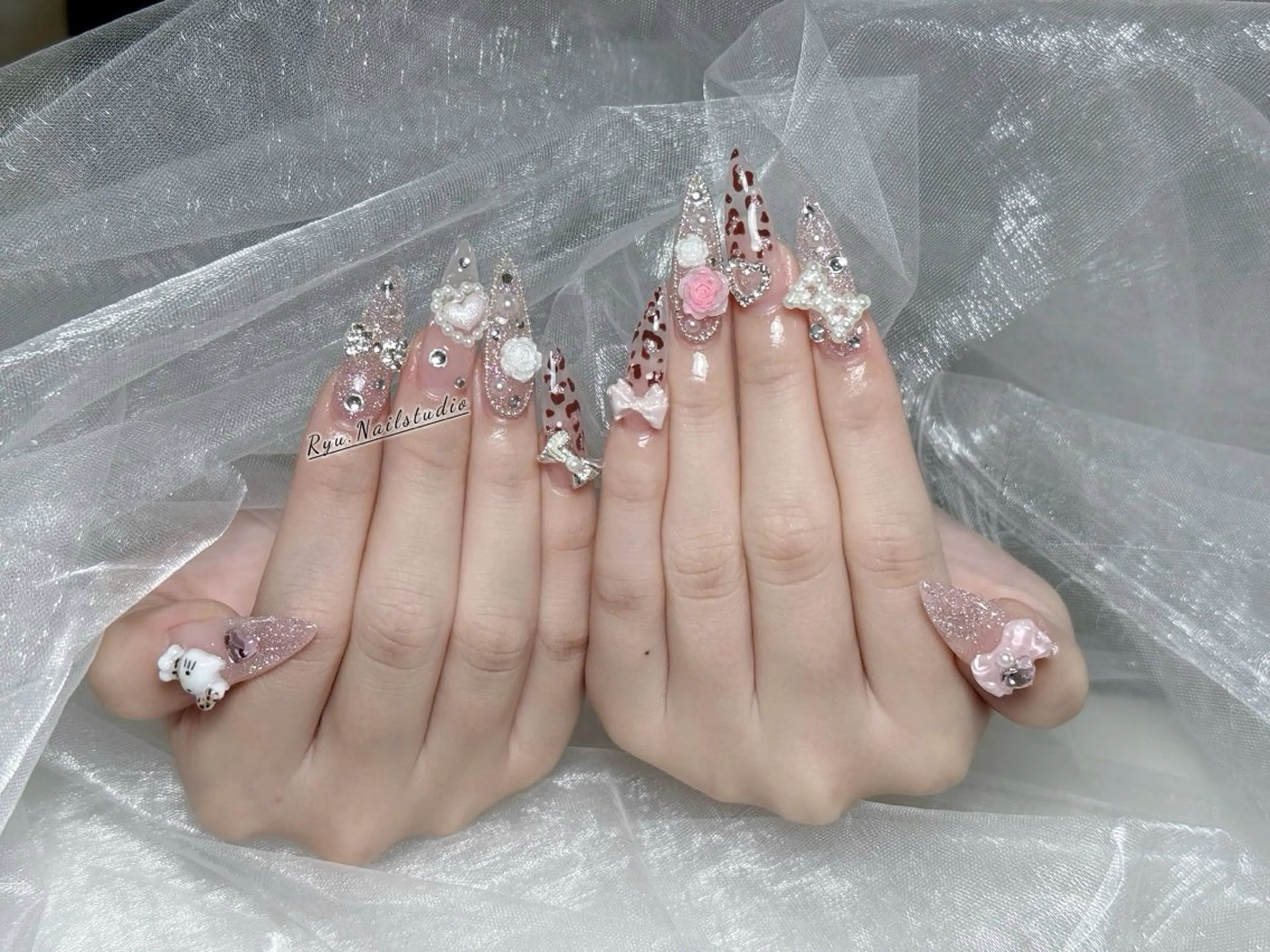 ネイル アートネイル フラワーネイル フレンチネイル ジェルネイル グラデーション ハンドネイル Ryu Nail NekoChanのネイルデザイン