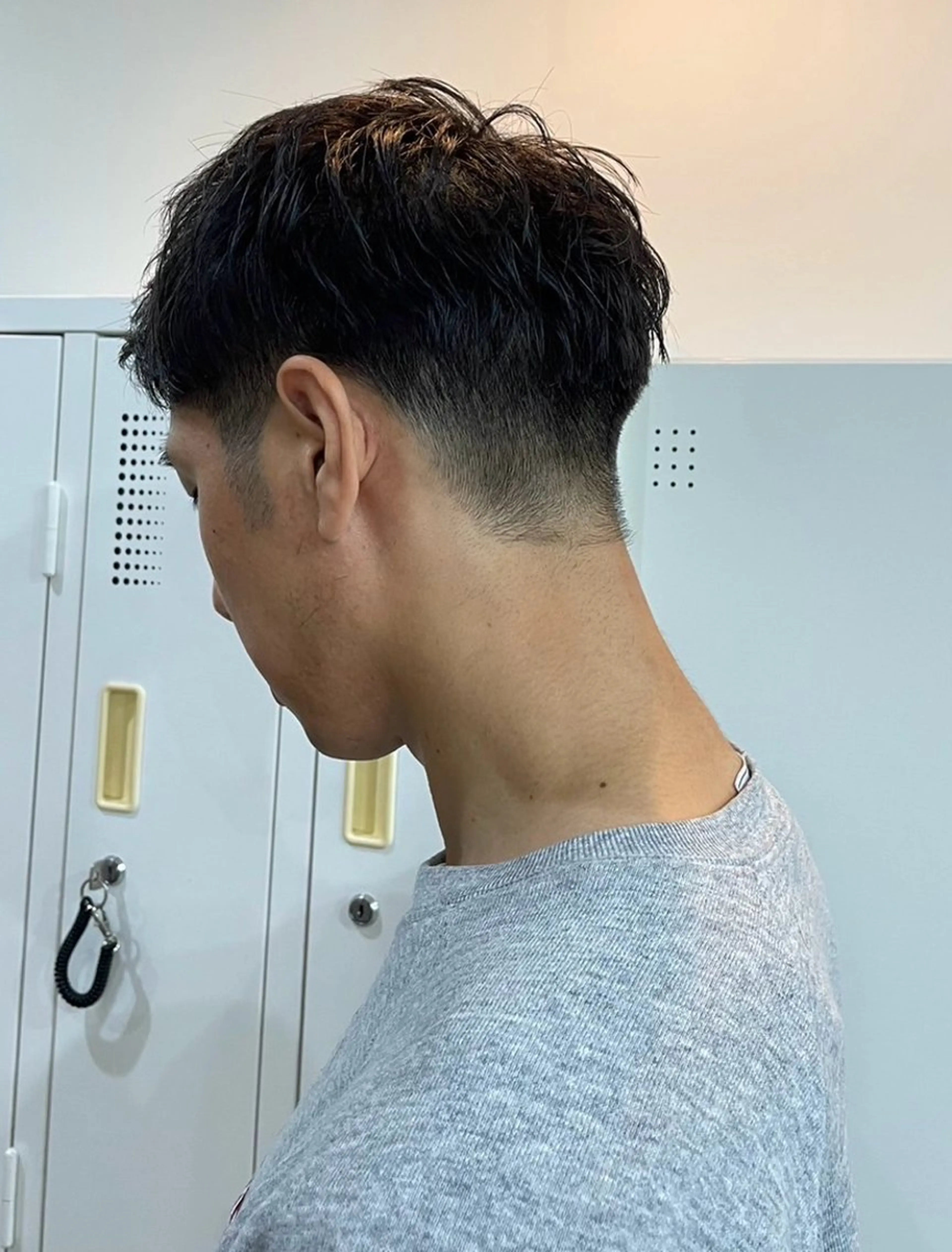 メンズ 刈り上げ 切りっぱなしボブ/ ブリーチカラー/大塚のヘアスタイル