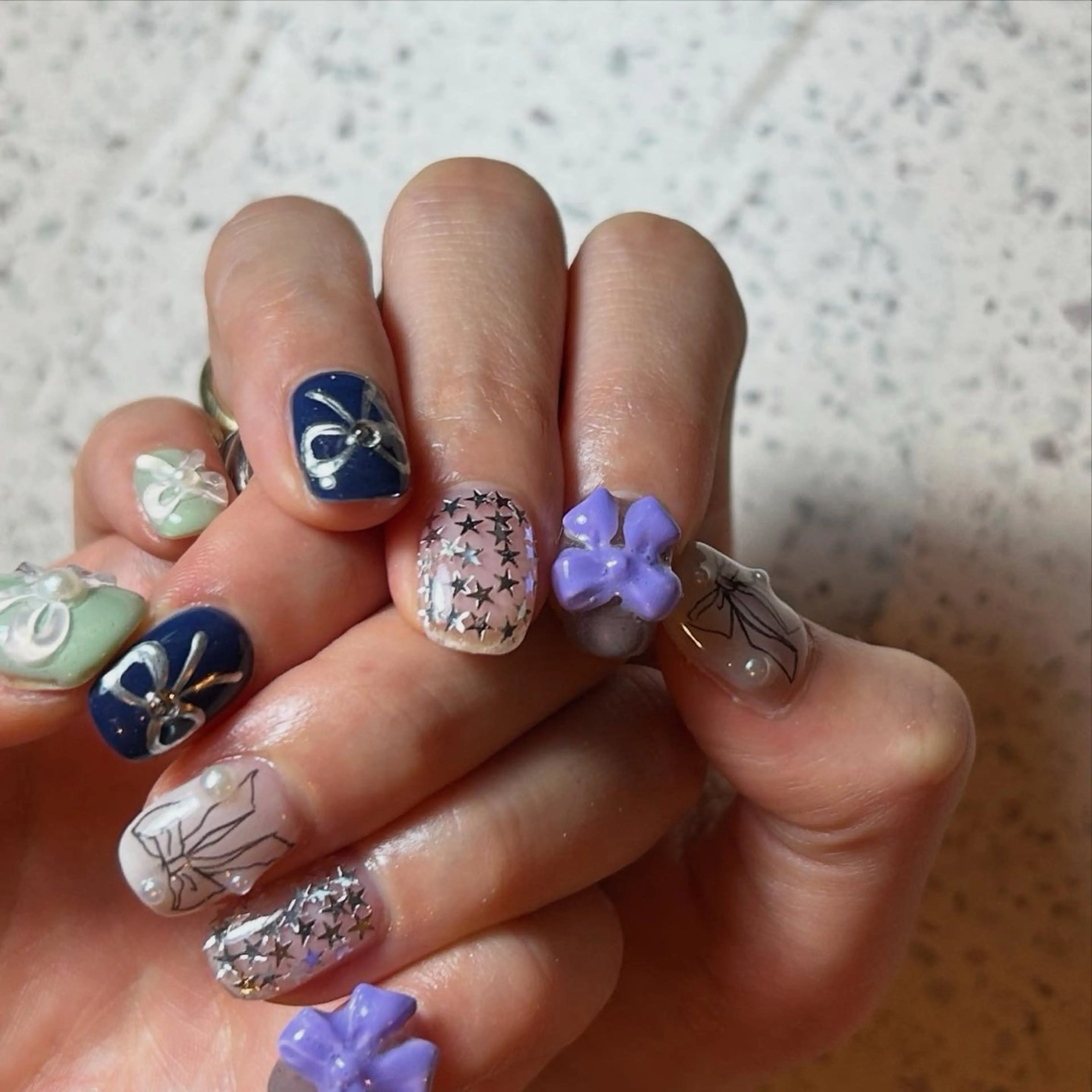 ネイル リボン フリーランス¨̮⃝ ネイリストOKADAのネイルデザイン