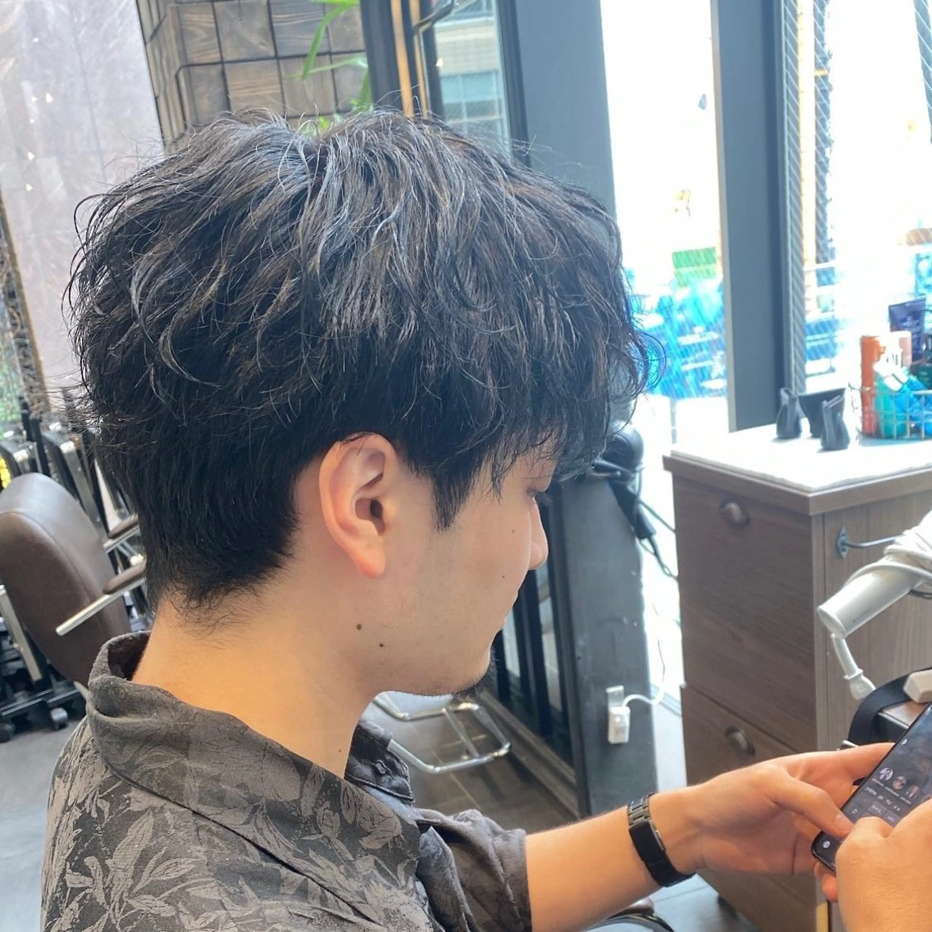 ショート パーマ メンズ マッシュ 波巻きパーマ カット 韓国ヘア/ハイトーン /髪質改善/ウチダのヘアスタイル