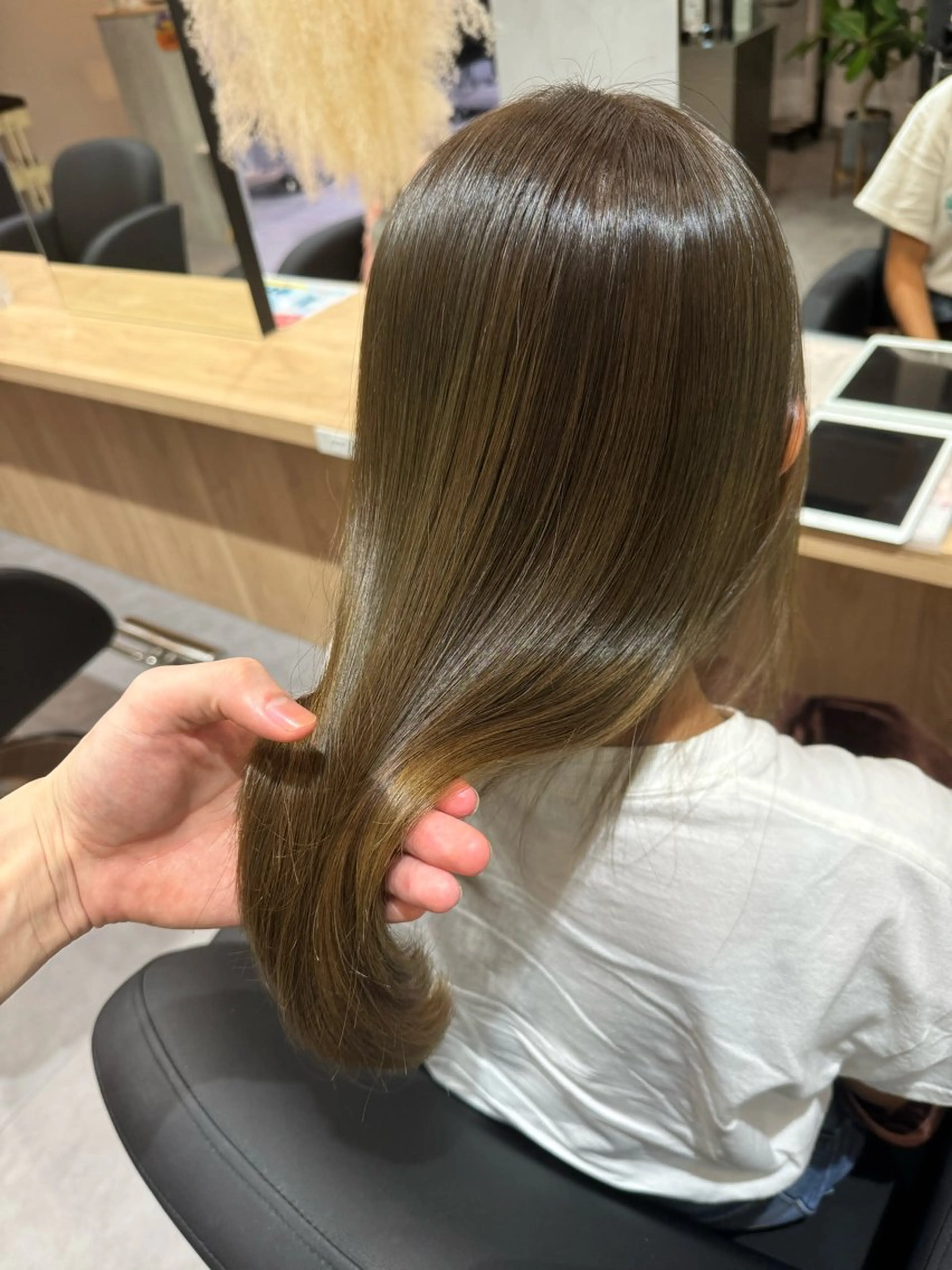 セミロング マスイ カイセイのヘアスタイル