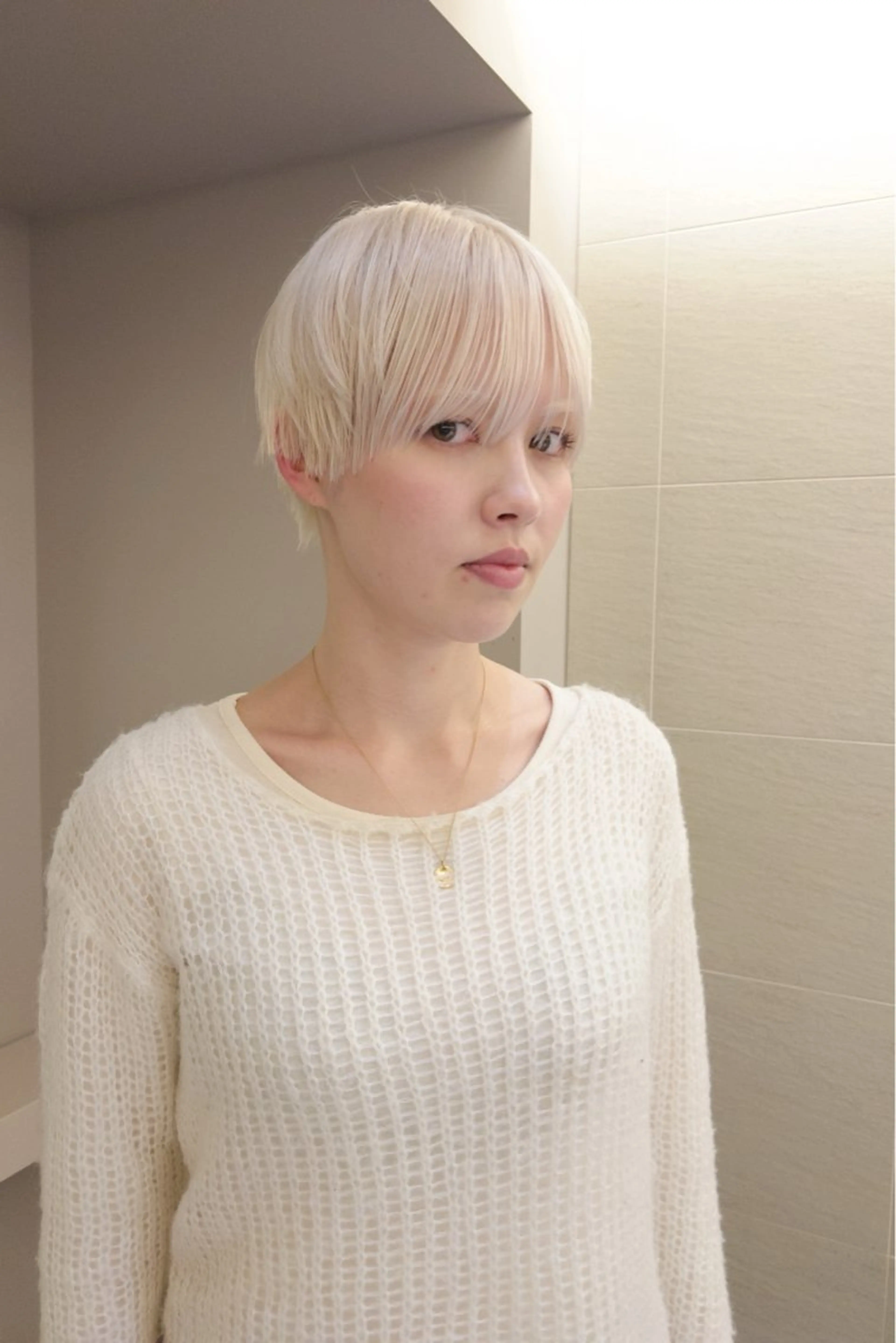 ショート カラー ブリーチ ヘアカラー manami /ショ ート/カットモデルのヘアスタイル