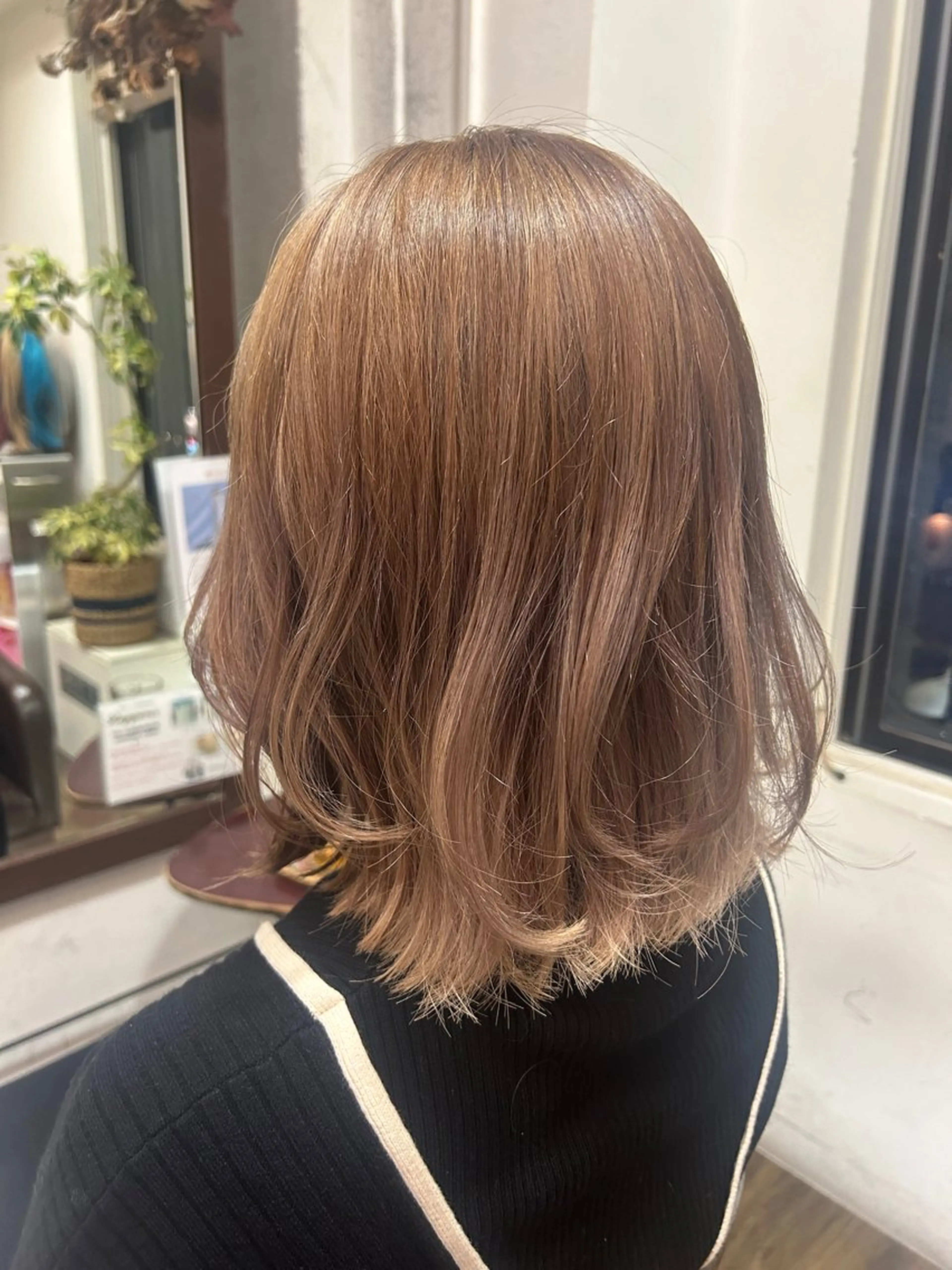 ミディアム カラー ベージュカラー ヘアカラー enn 髪質改善🩷 曽根依咲のヘアスタイル
